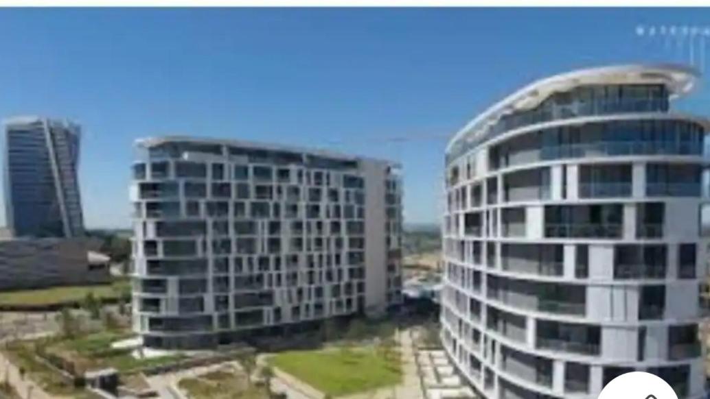 Luxurious, affordable Ellipse apartment