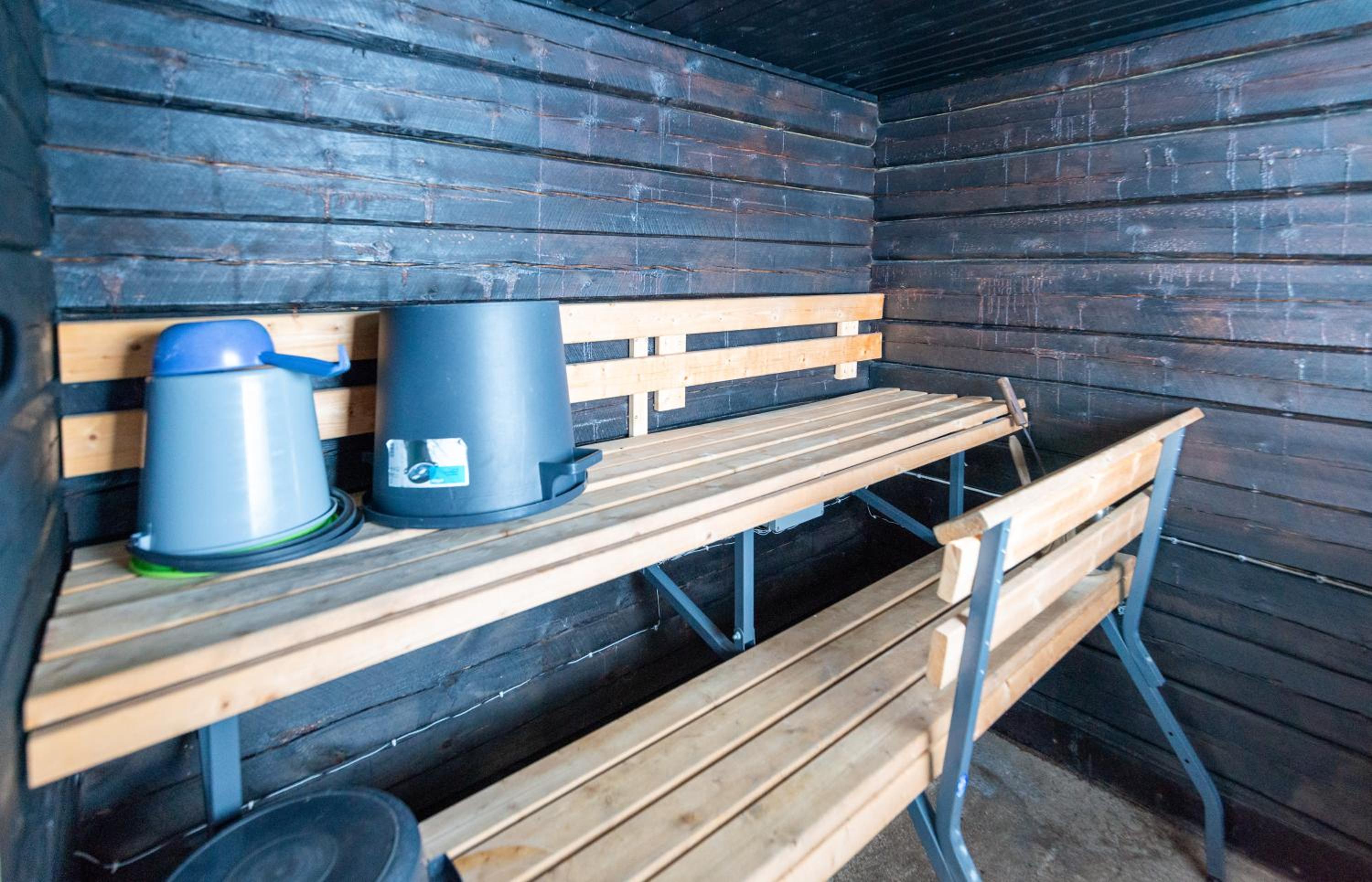 Lähderinne - 2 bedroom log cabin, private beach, wifi & sauna view 3