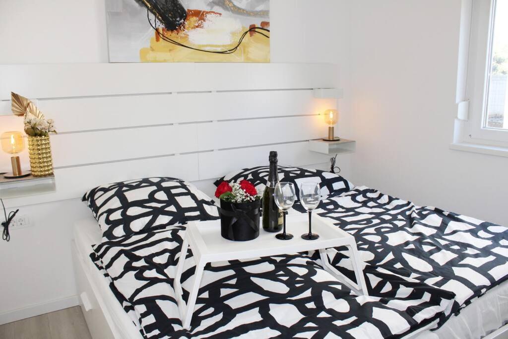 Brandnew, highly equipped apartment with terrace view 4