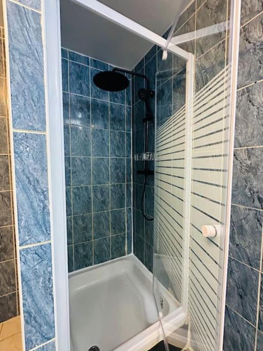 Modern & Comfortable City Center Oasis~King Bed !