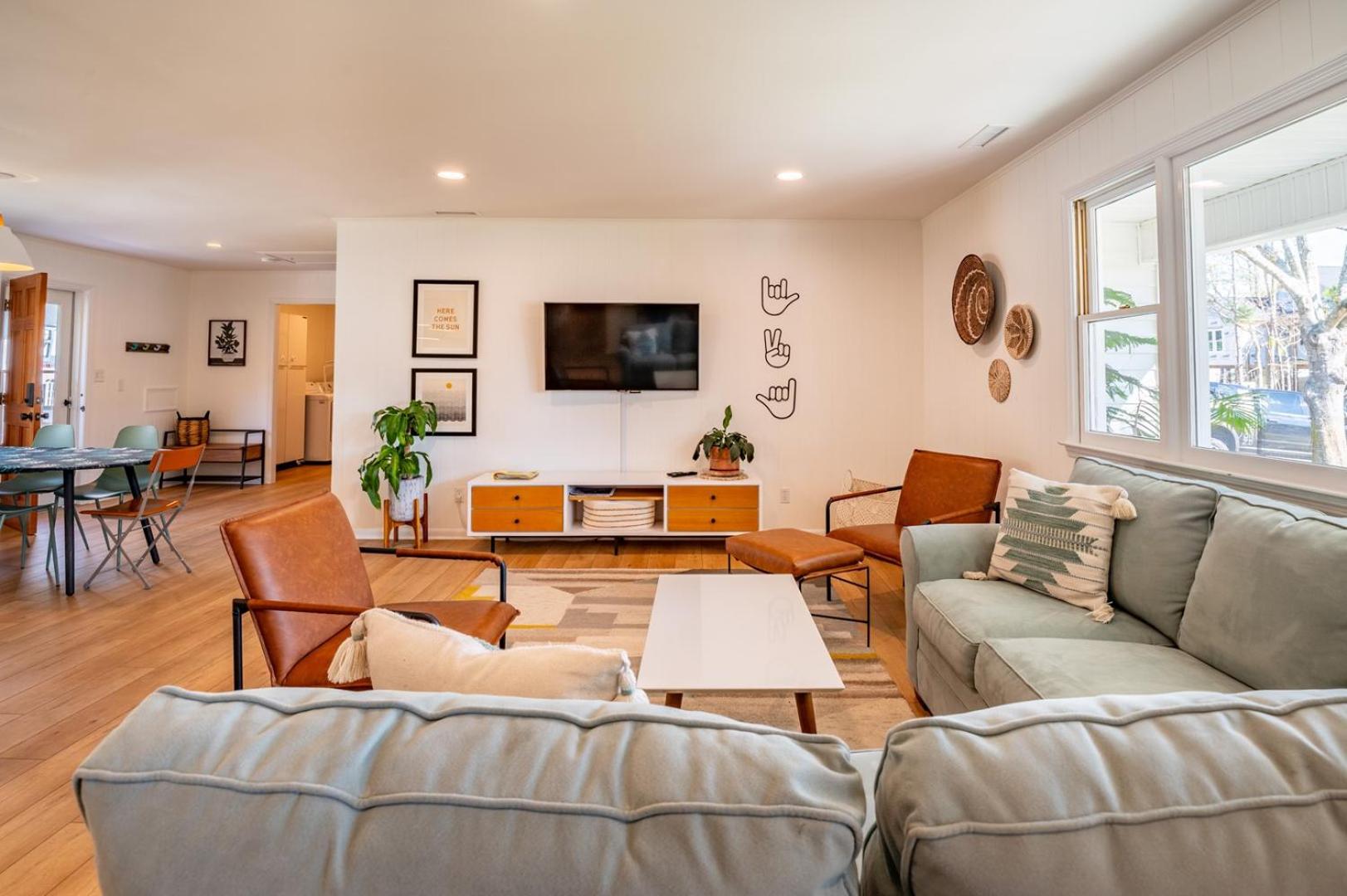 Private Mid-Century Modern Home - Fall Specials view 3