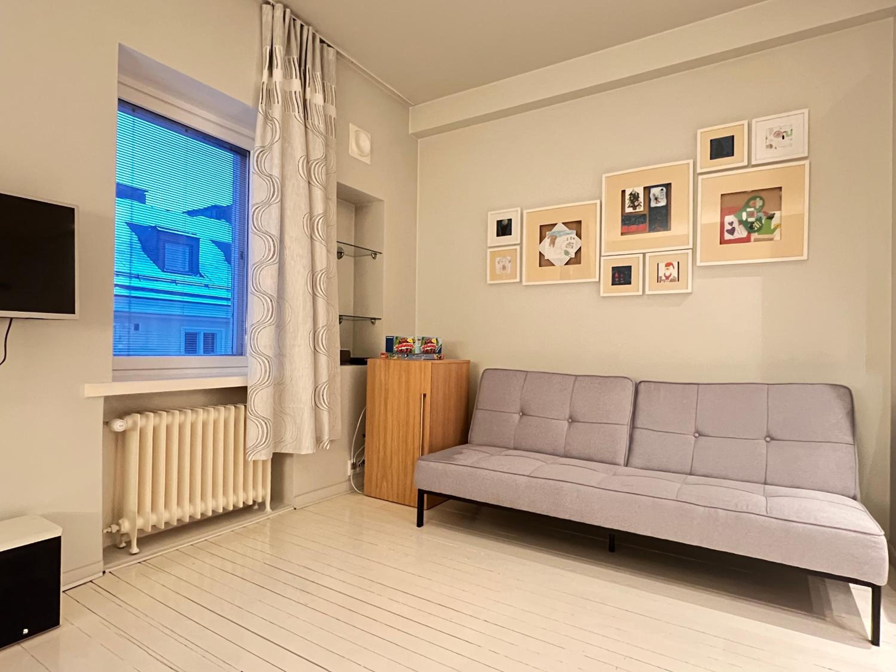 Central Helsinki Punavuori 40m2 entire flat view 2
