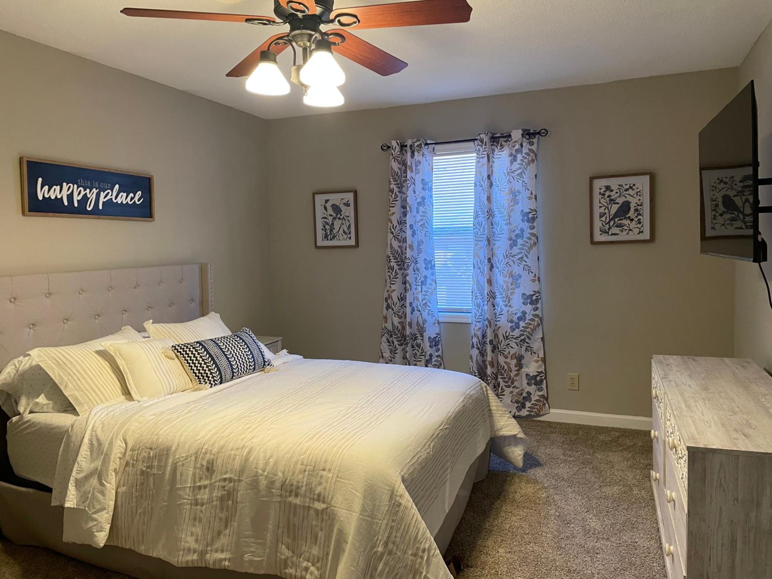 Charming Condo Near WFU and Hospitals, Full Kitchen, Strong WiFi, In-Unit Laundry view 5