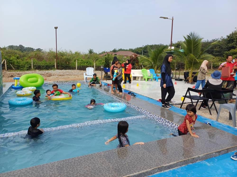 Rumah Armand Private Pool 5 bilik Pengkalan Balak Tg Bidara Masjid Tanah Melaka