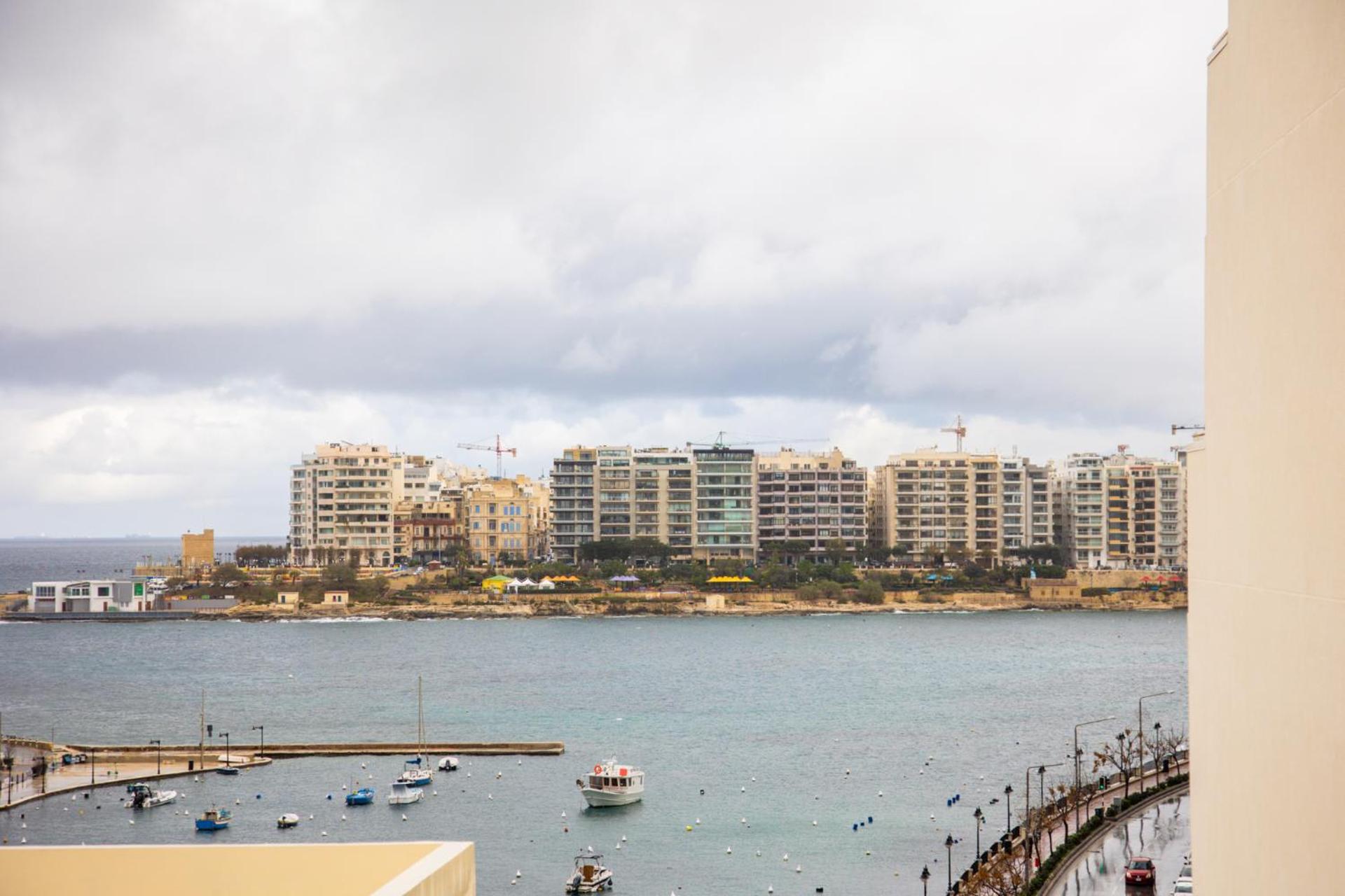 Chic 1BR Retreat in St Julian's by Holi — St Julian's