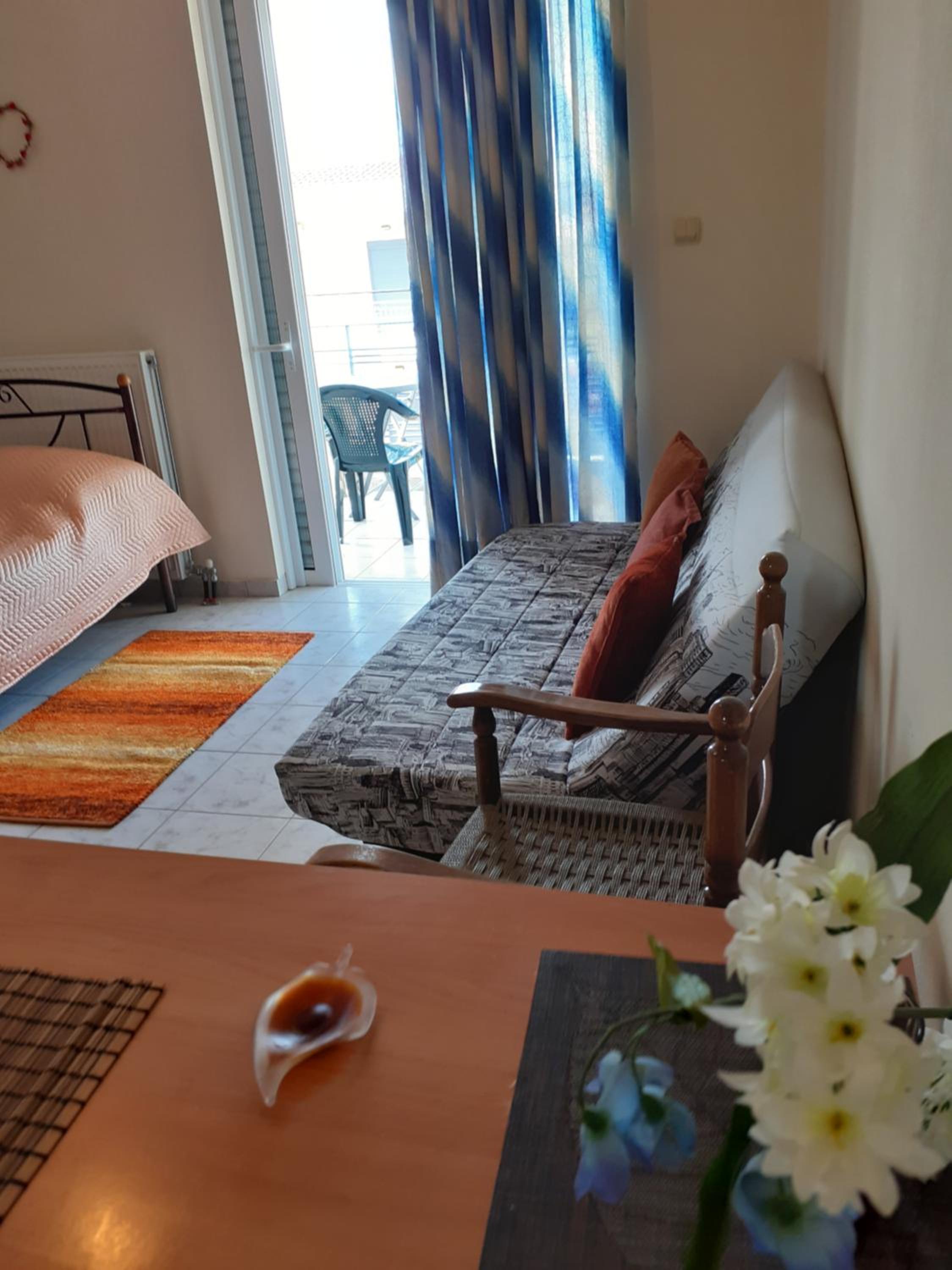 a comfortable studio near the University