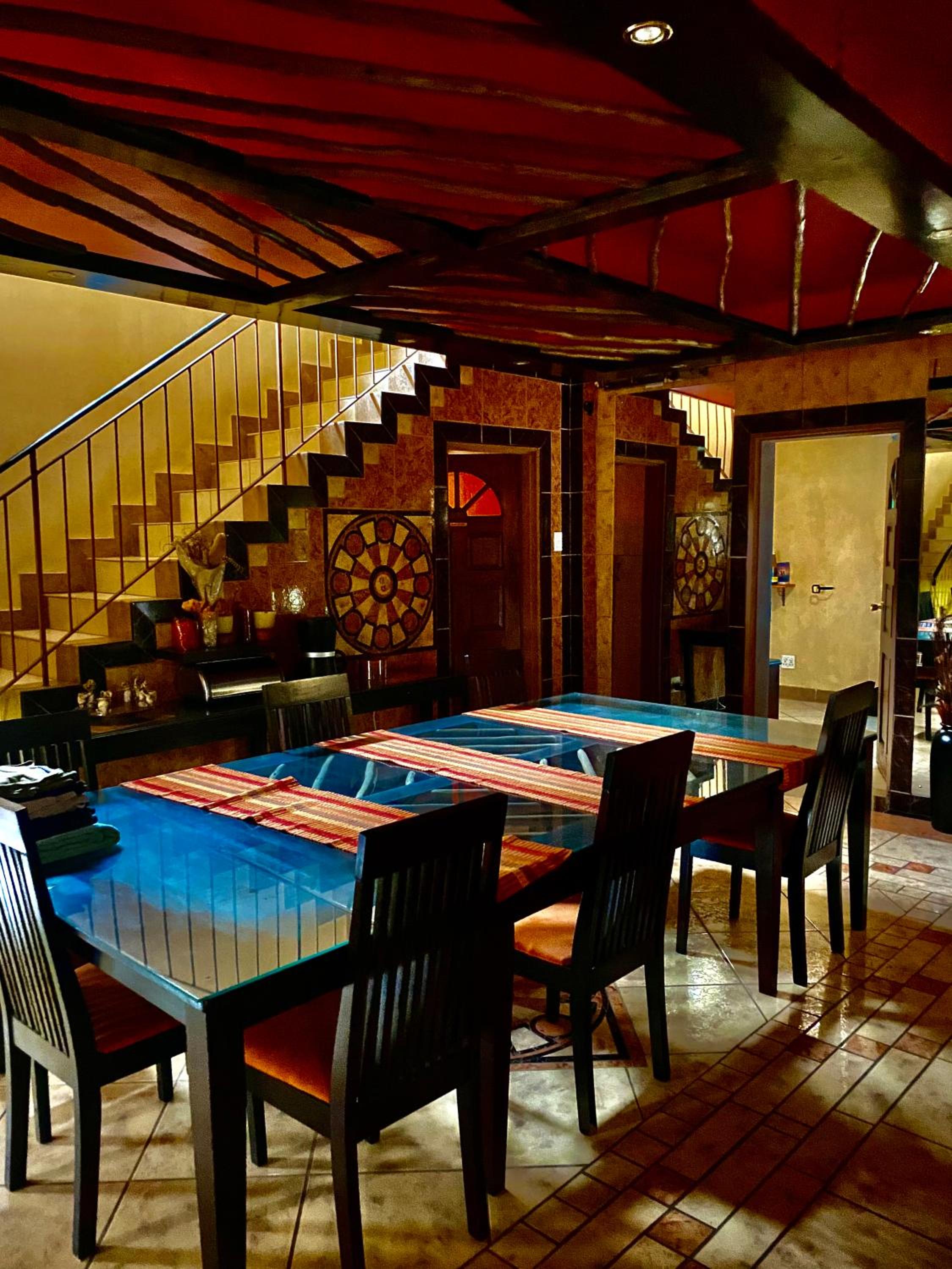 Manhattans Suites