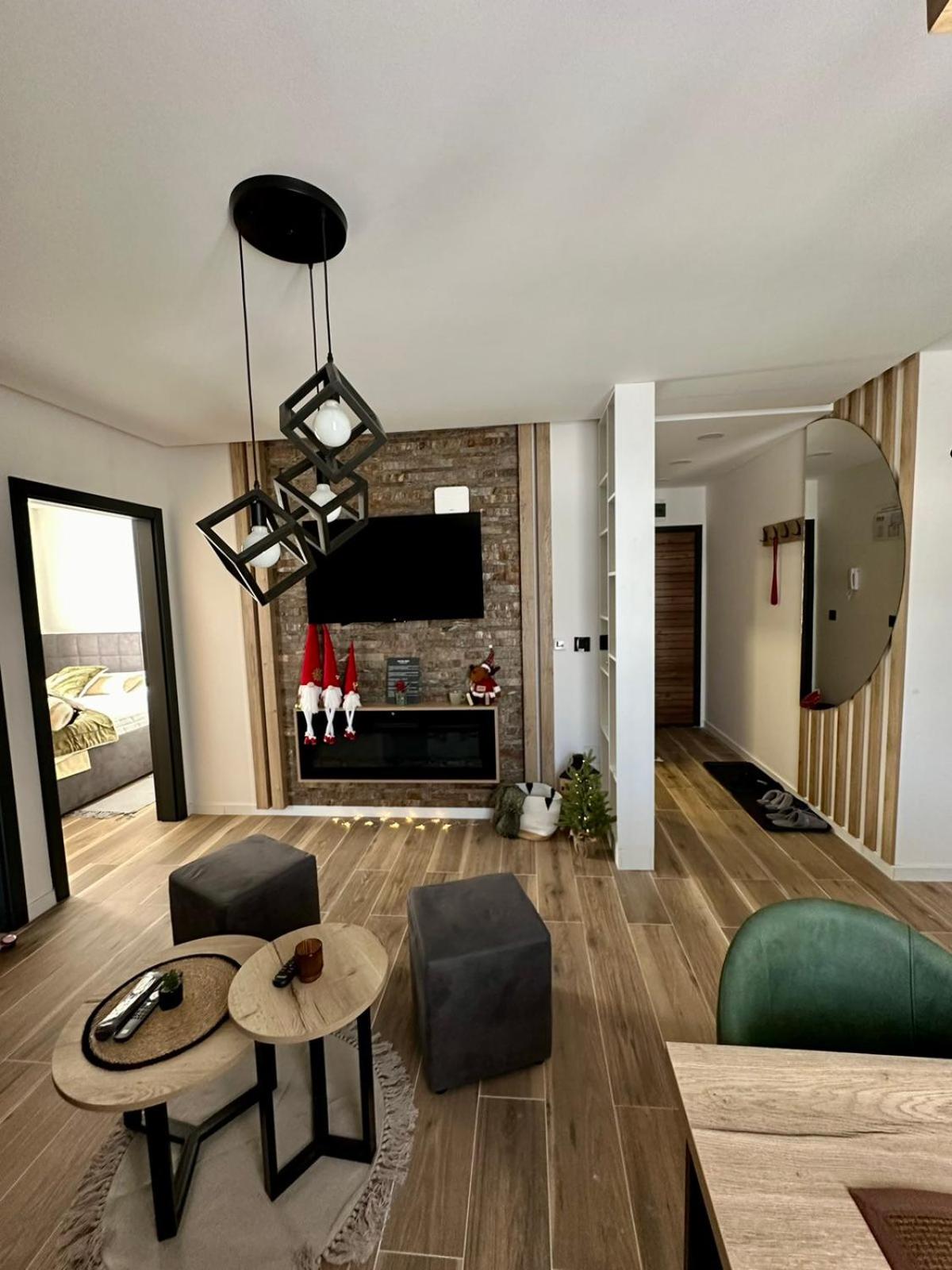 Sky Lux Apartments