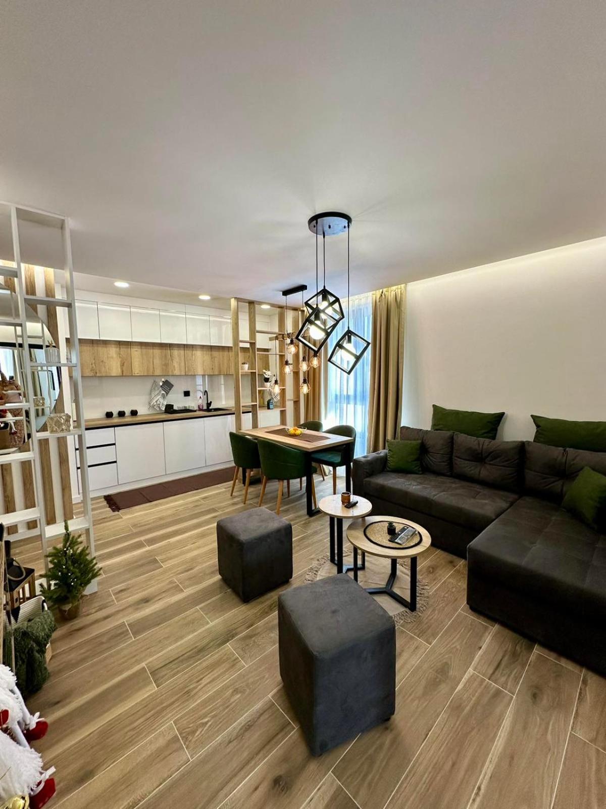 Sky Lux Apartments