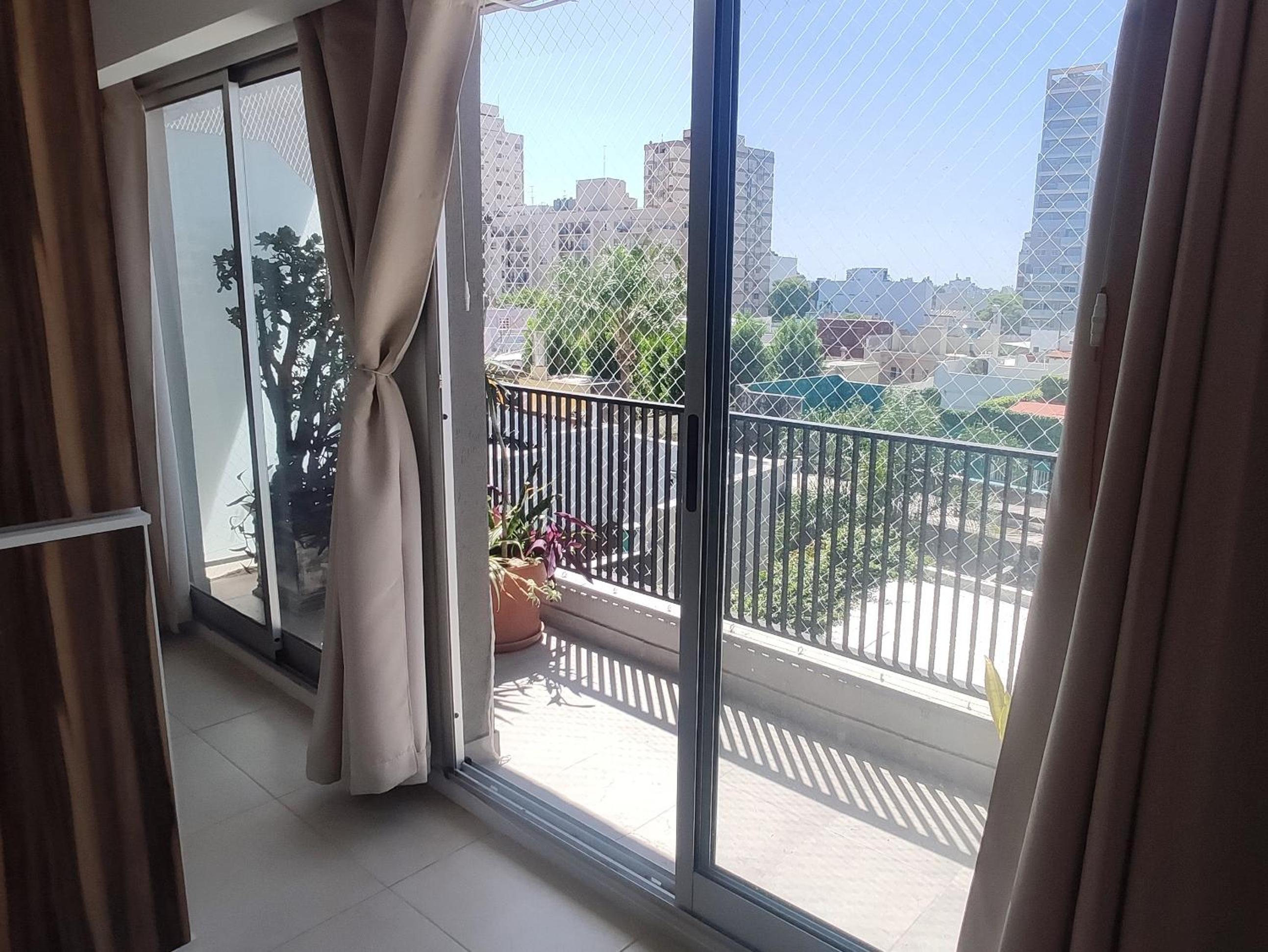 Amplio Monoambiente Dividido 45 m2. Flores.
