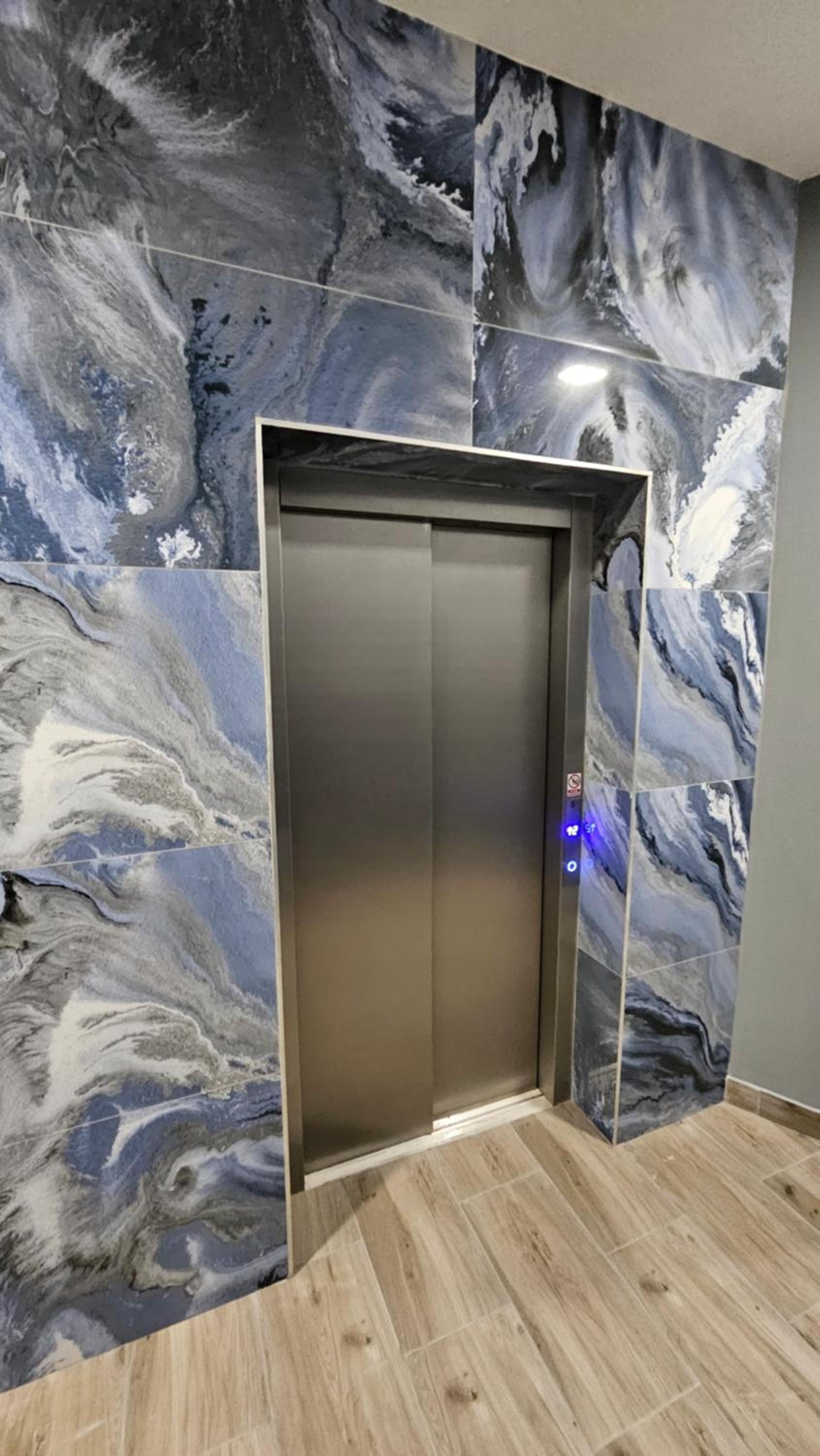 Apartment Silver 313