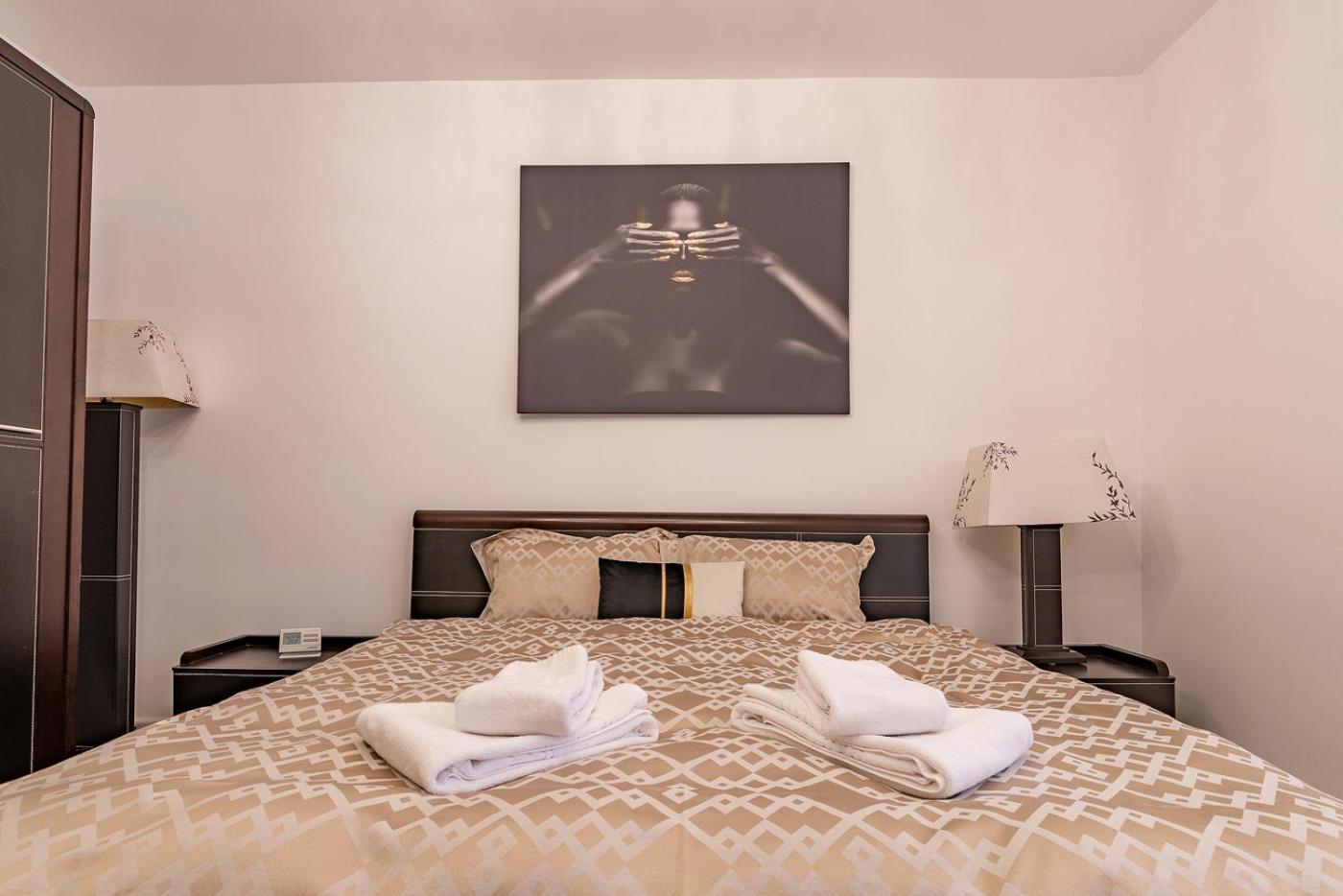 Modern Studio Steps from AFI Mall Perfect for Couples by MM Host view 5