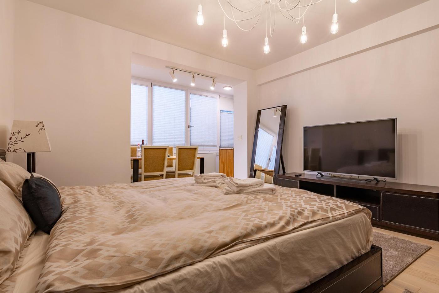 Modern Studio Steps from AFI Mall Perfect for Couples by MM Host view 2