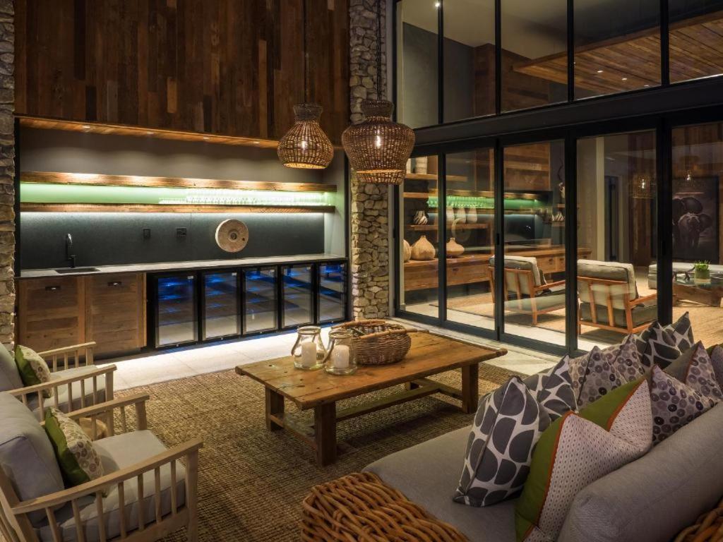 Kruger Lodge Mjejane - Luxury Family Villa in Greater Kruger view 4