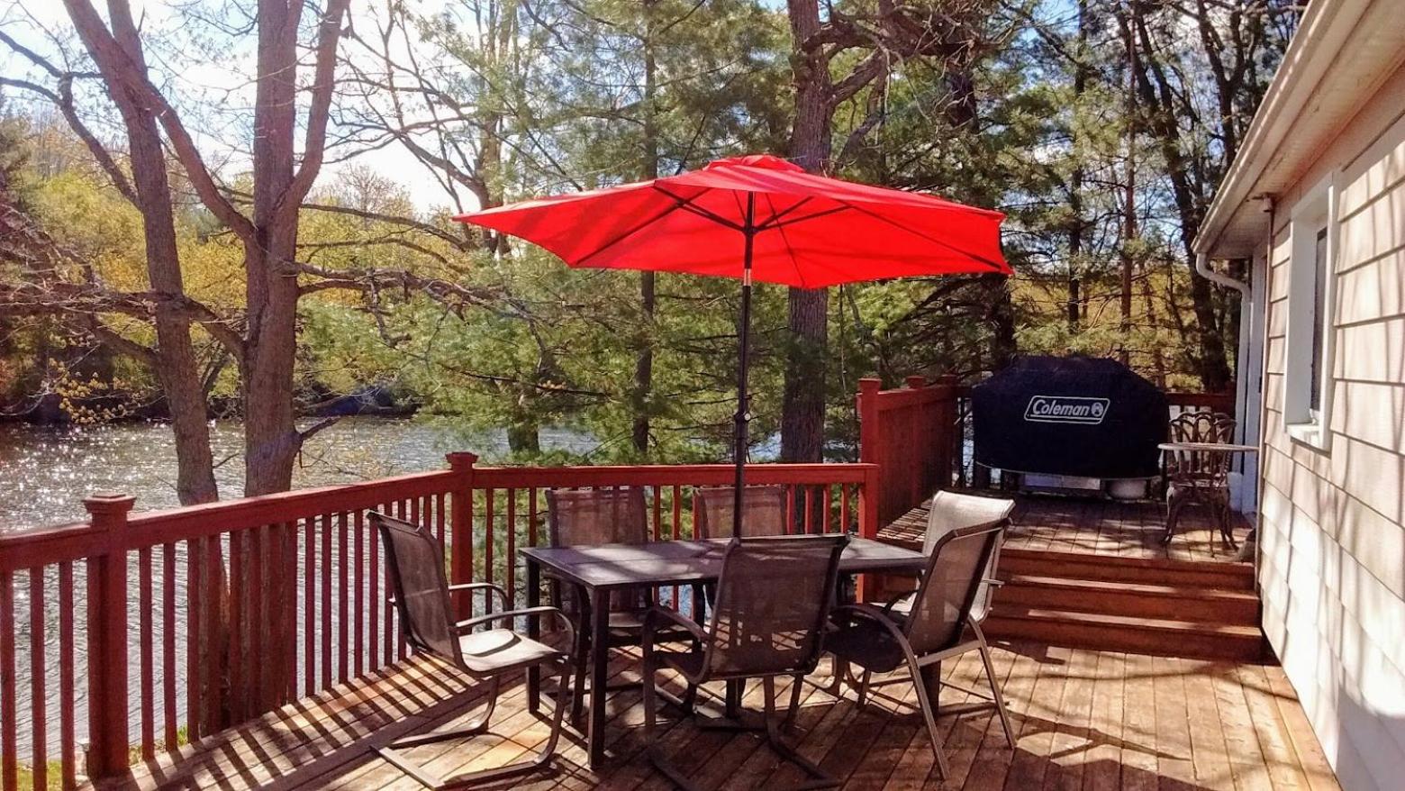 Yeomans Cottage on the Water!
