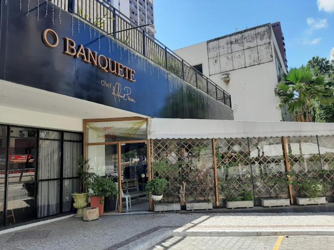 Aparthotel a 50m da Beira Mar 2 quartos sendo escritório sofá-cama, ideal para empresários e home office
