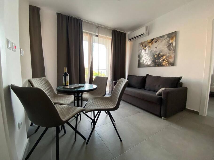 Mary Beach Resort Premium Apartments