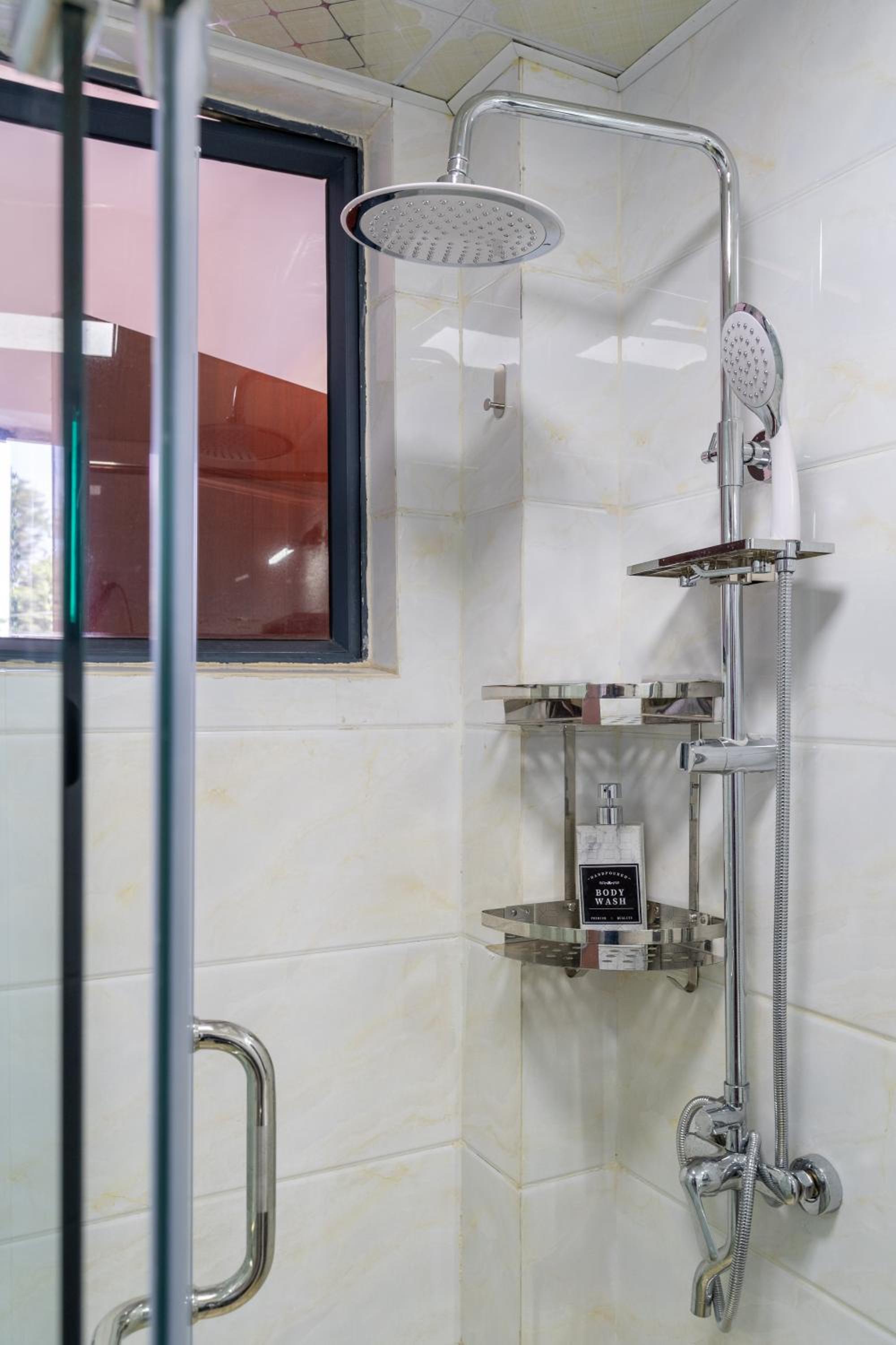 Luxurious-2 bedroom apartment with a swimming pool in Kilimani Nairobi