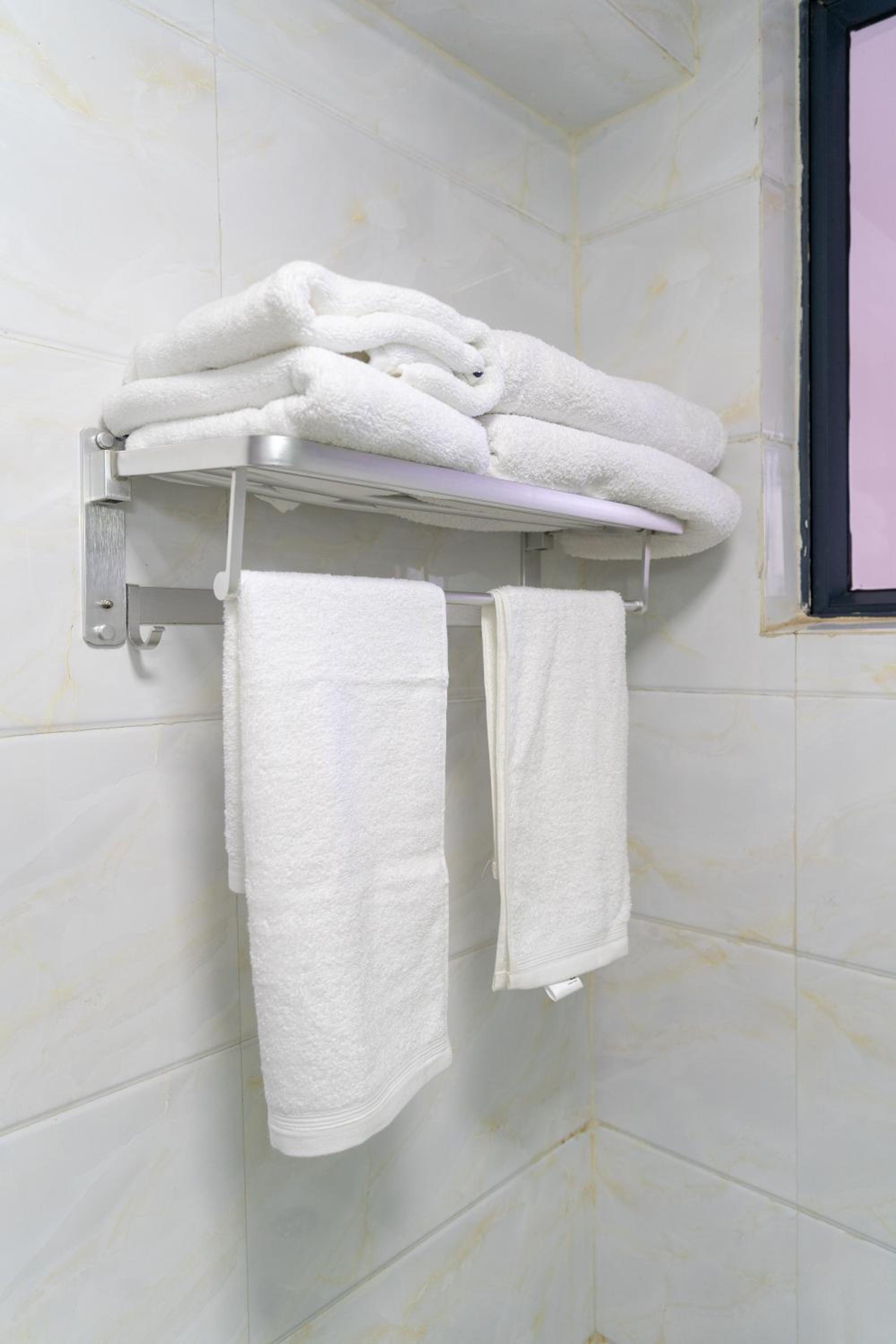 Luxurious-2 bedroom apartment with a swimming pool in Kilimani Nairobi