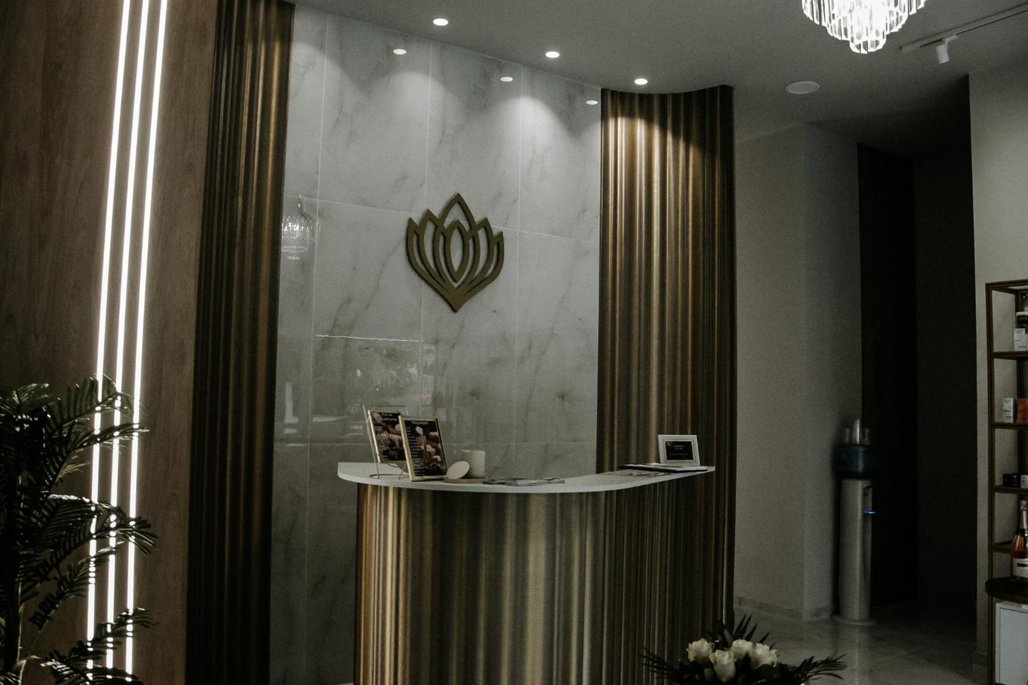 Deluxe Lilian photo 5