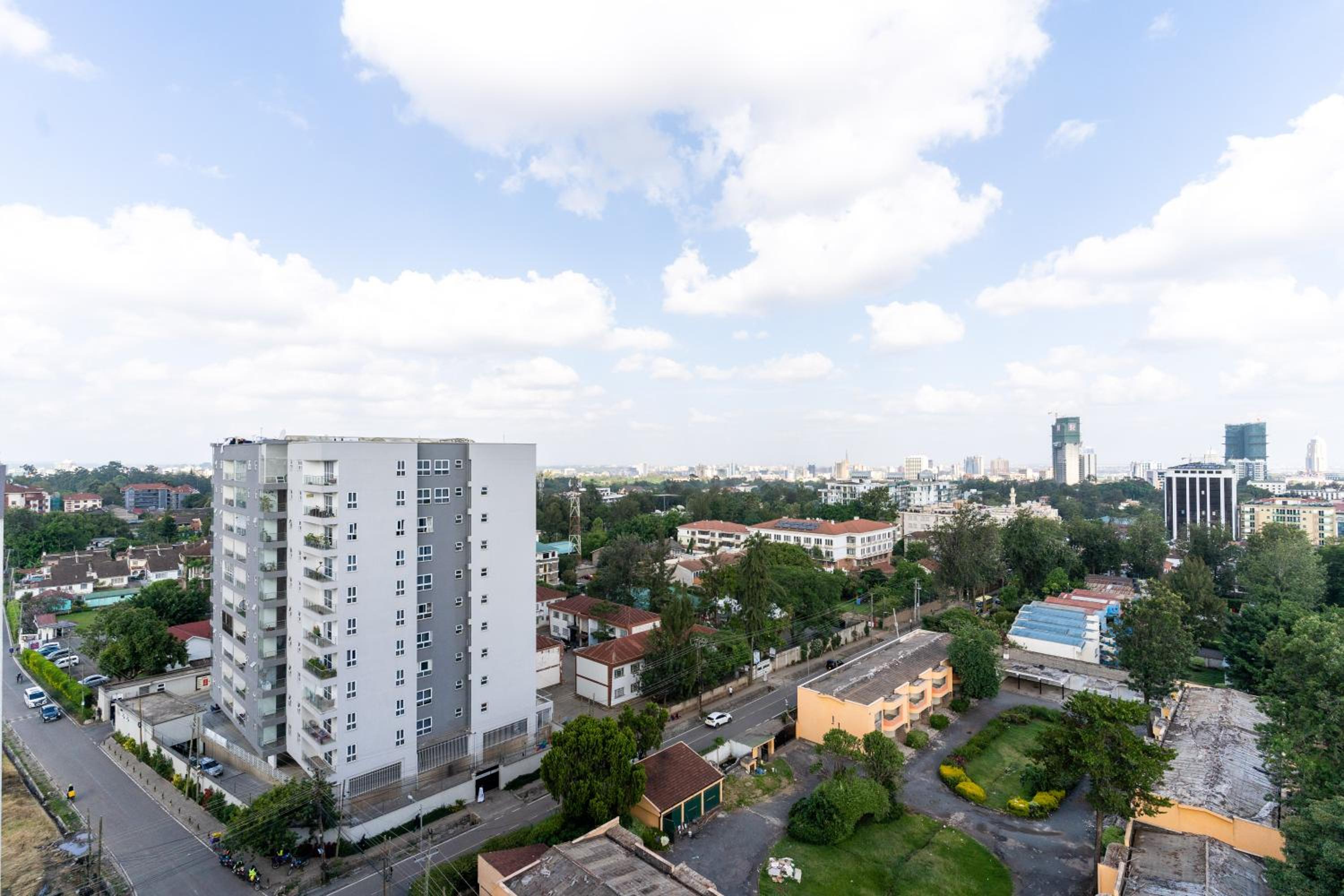 Luxurious-2 bedroom apartment with a swimming pool in Kilimani Nairobi