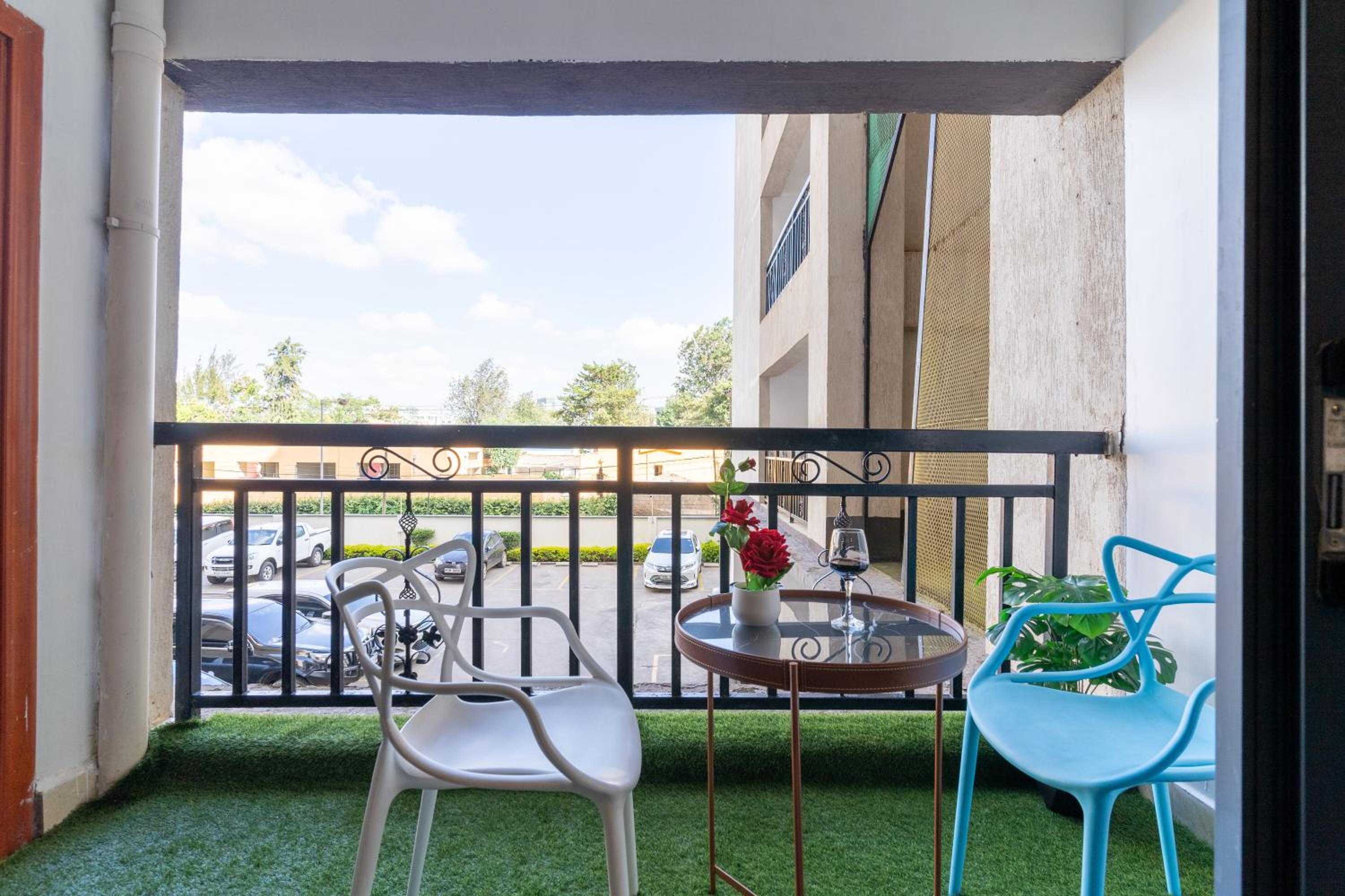 Luxurious-2 bedroom apartment with a swimming pool in Kilimani Nairobi