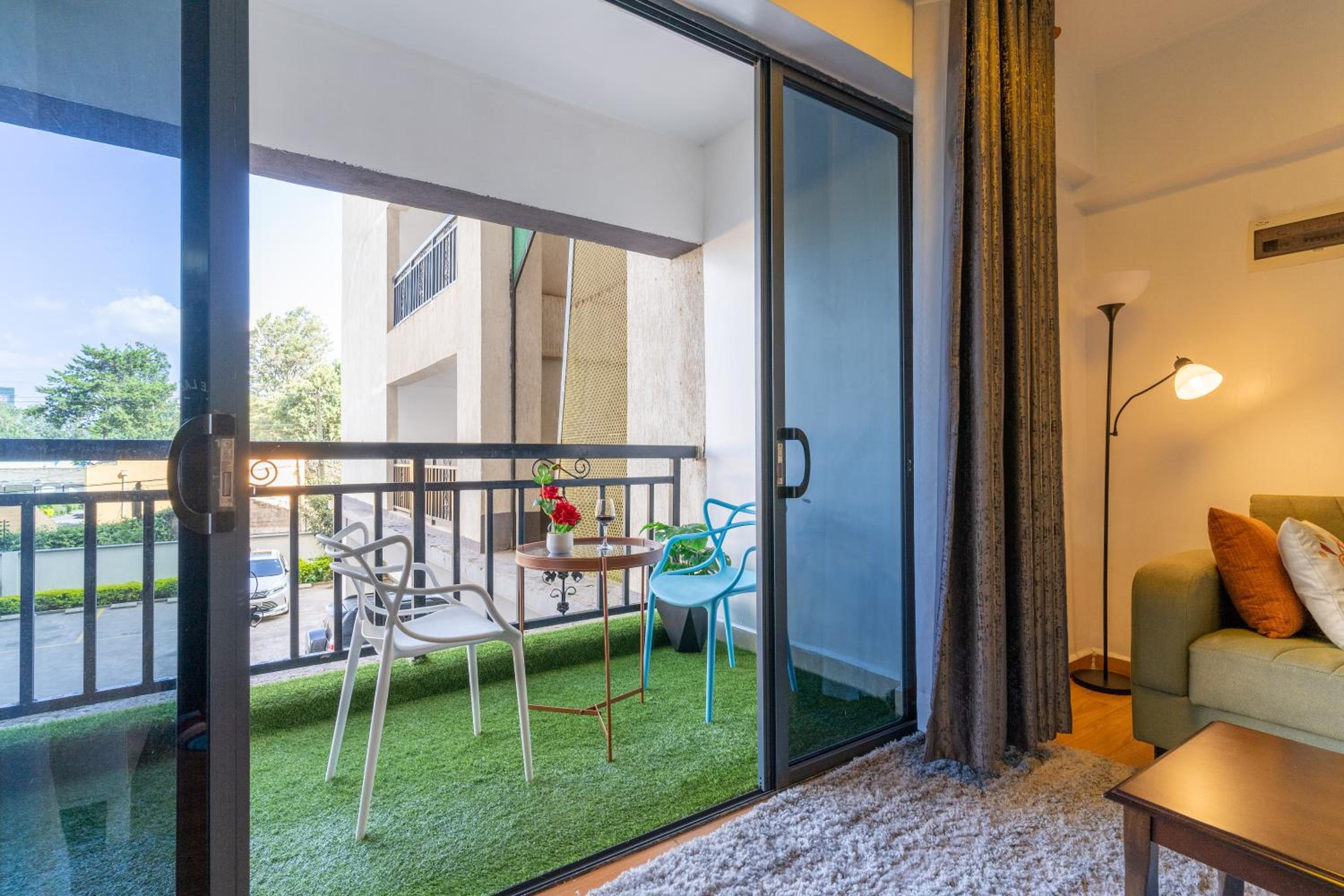 Luxurious-2 bedroom apartment with a swimming pool in Kilimani Nairobi