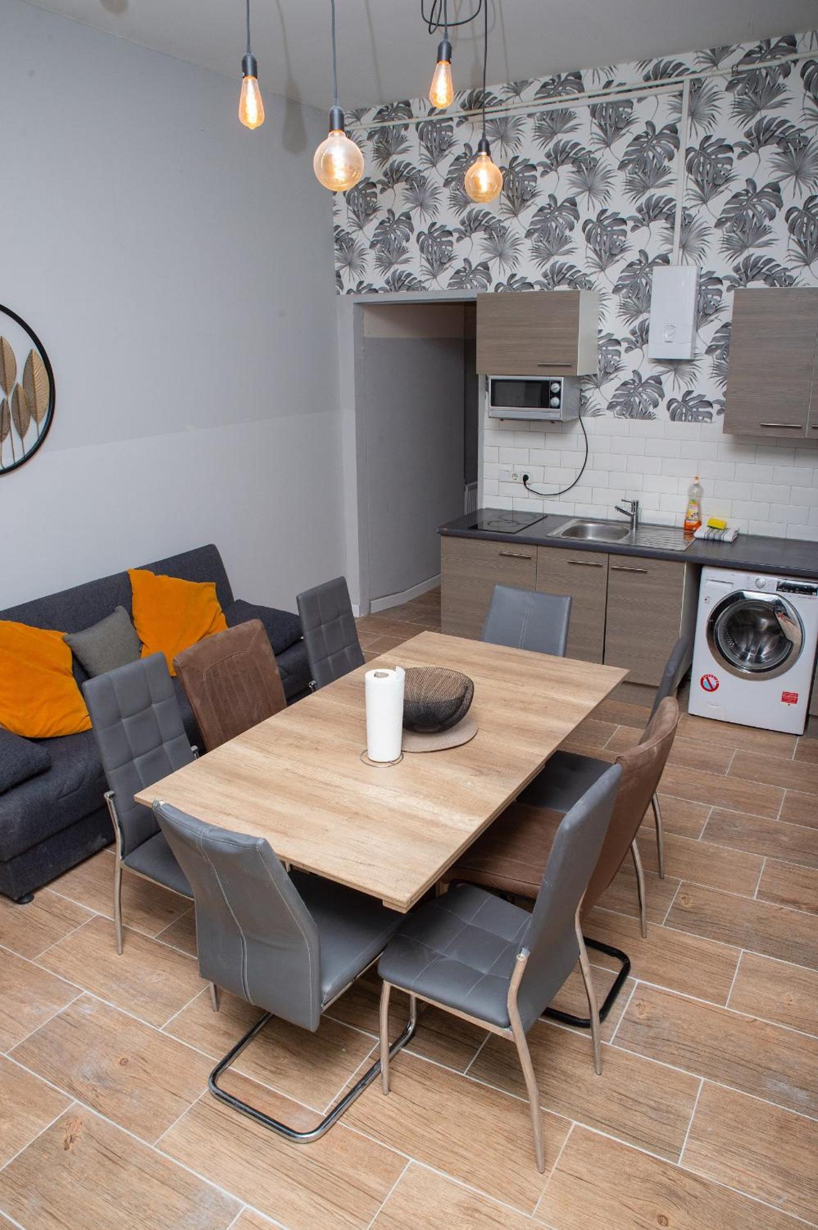BIG CENTRAL CITY APARTMENT