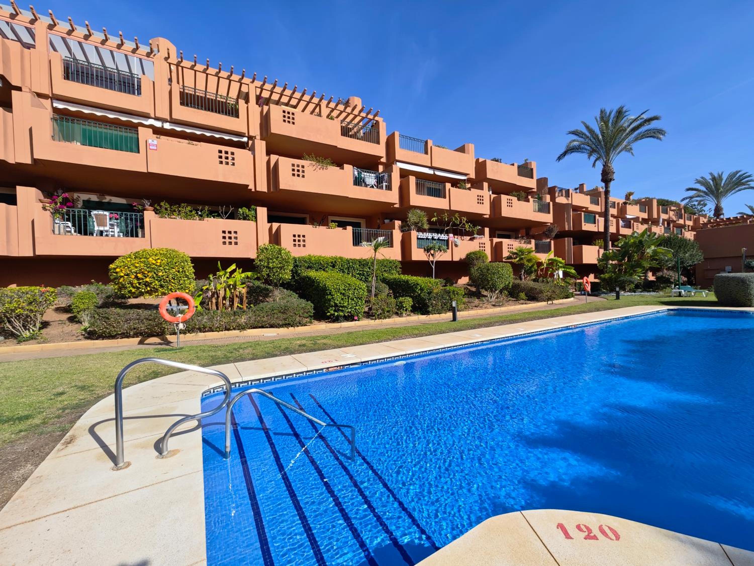 Marbella retreat: Private Pool & Frontline Golf view 3