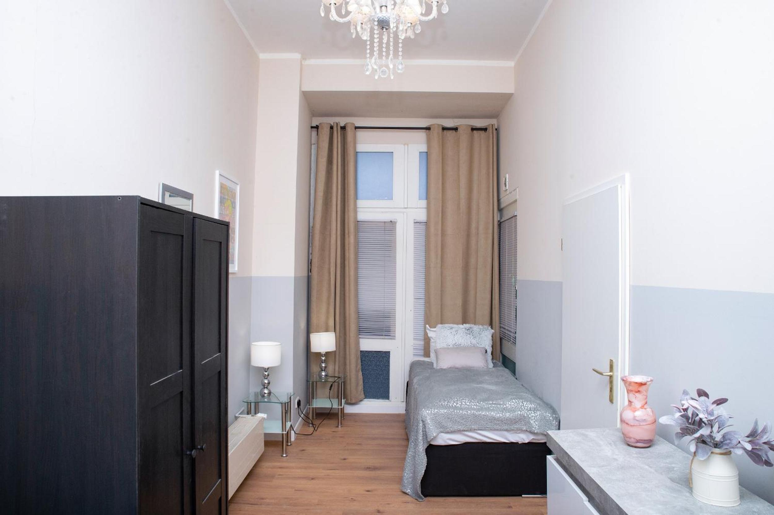 BIG CENTRAL CITY APARTMENT