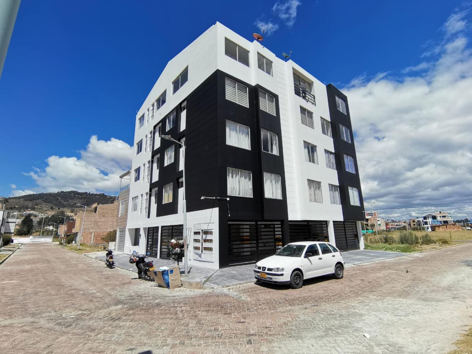 Aparta-estudio cerca al CC Viva norte Tunja