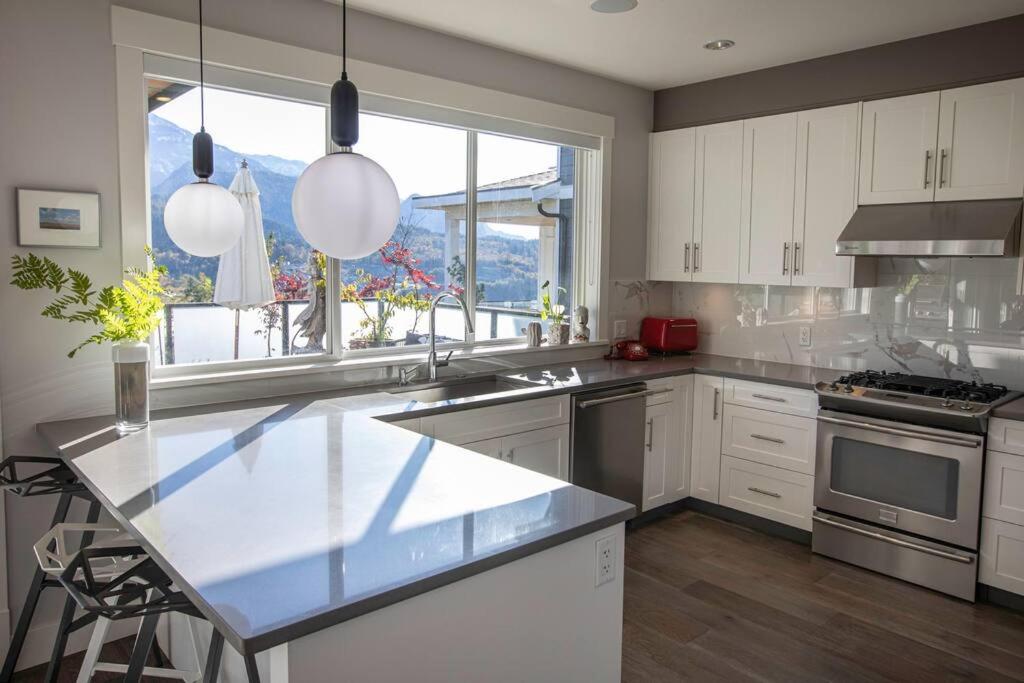 Mountain Serenity Meets Luxury