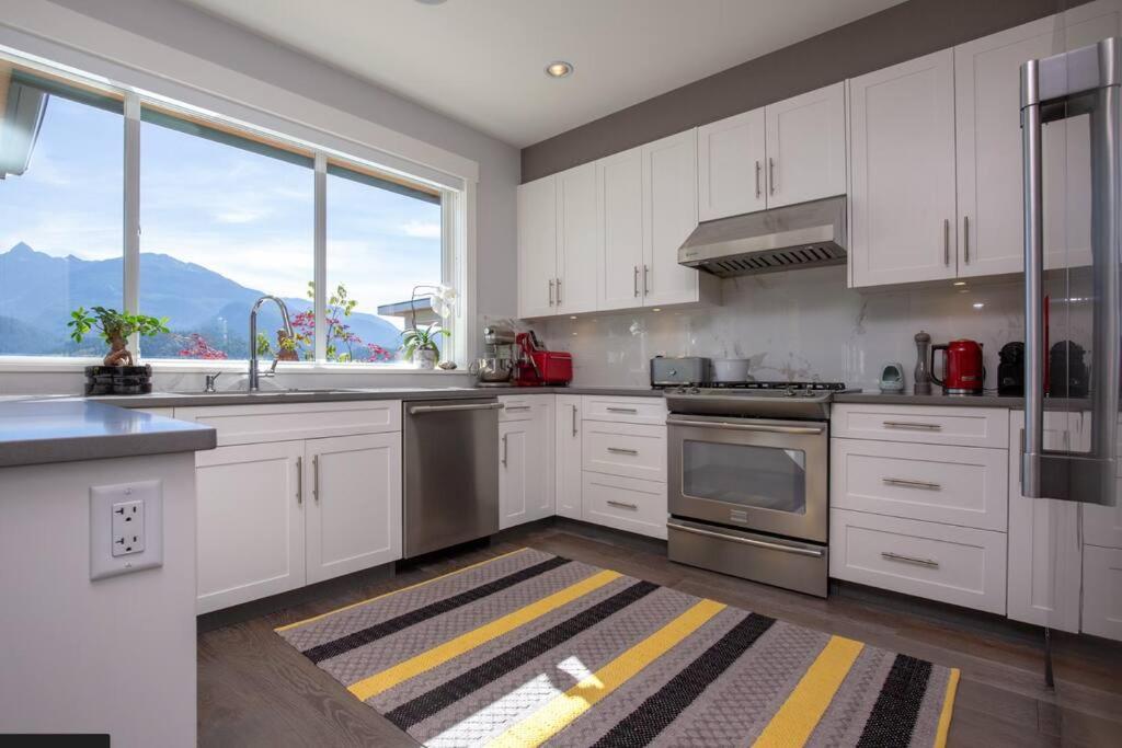 Mountain Serenity Meets Luxury