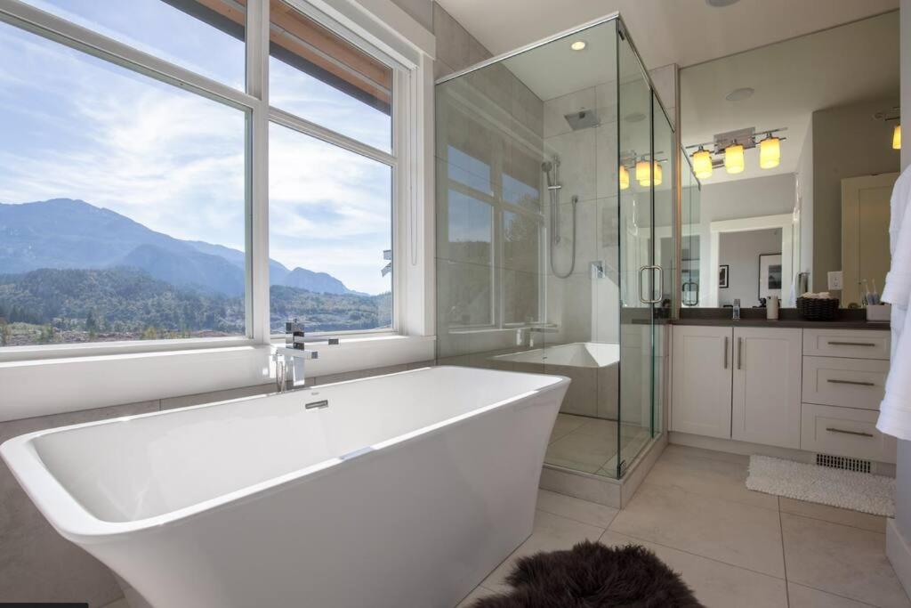 Mountain Serenity Meets Luxury