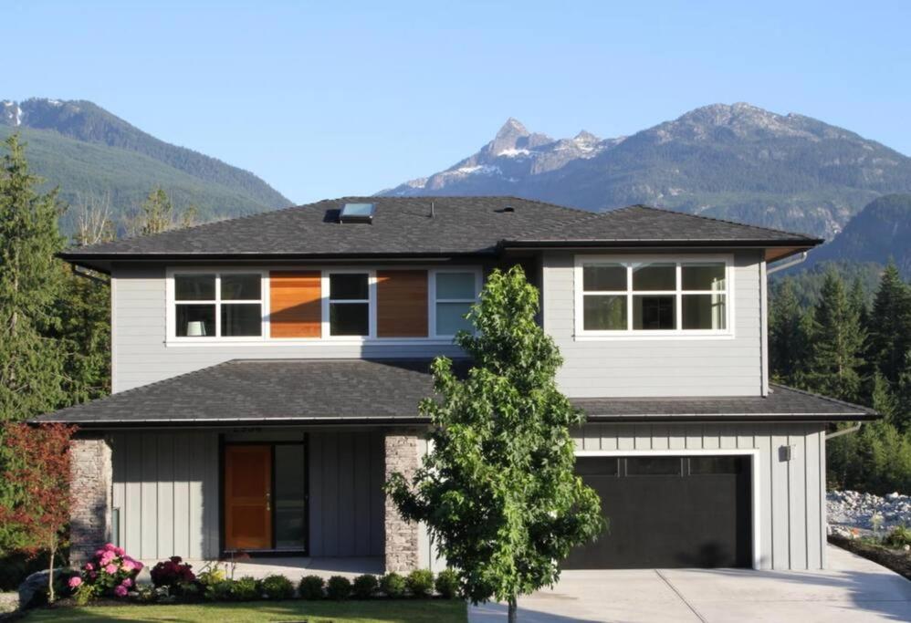 Mountain Serenity Meets Luxury