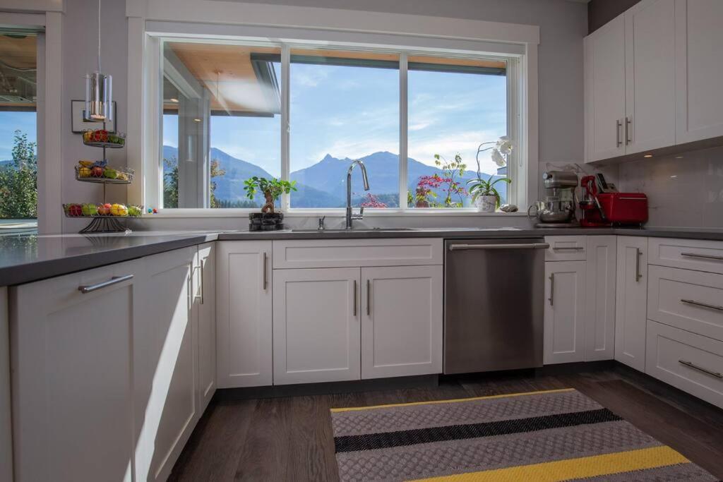Mountain Serenity Meets Luxury