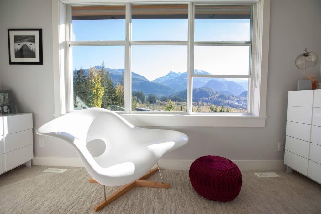 Mountain Serenity Meets Luxury