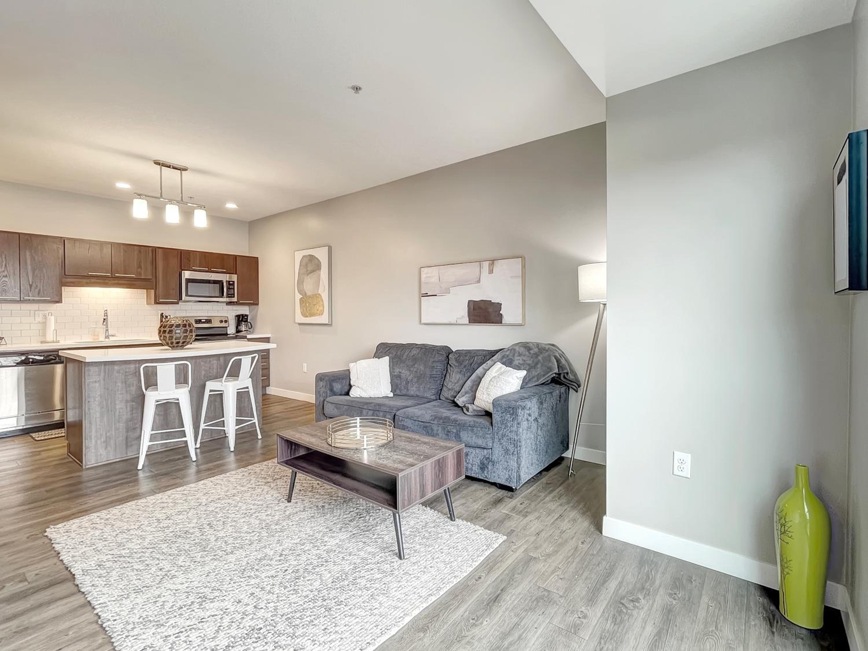 Modern 1 Br Dwntwn Apt With Hot Tub view 5