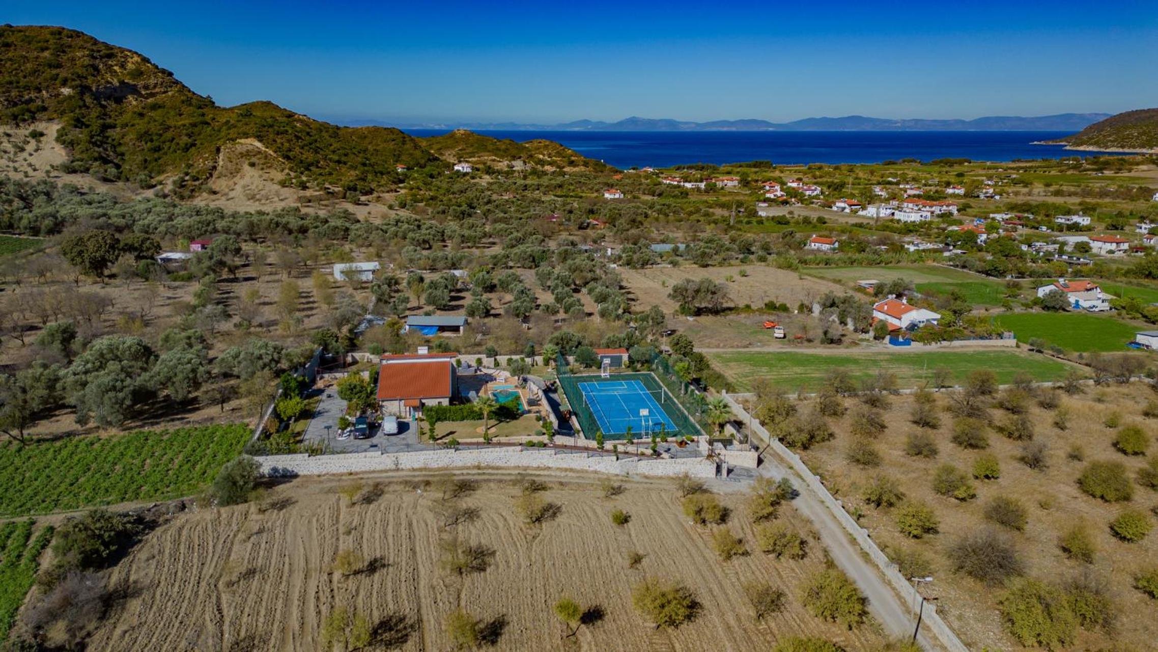 Villa Neveda mit Tennis und Basketballplatz view 5