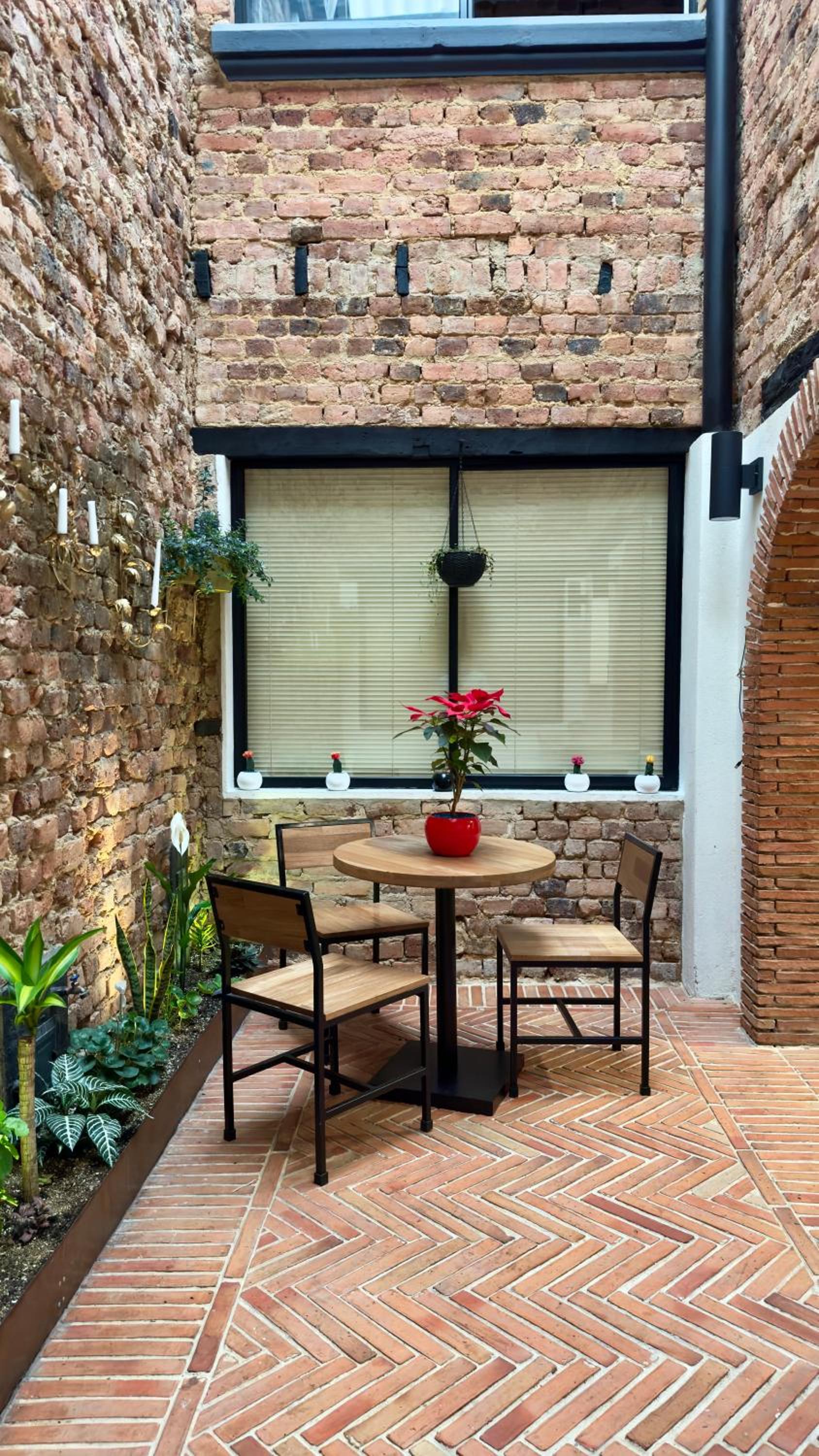 Las Aguas Inn