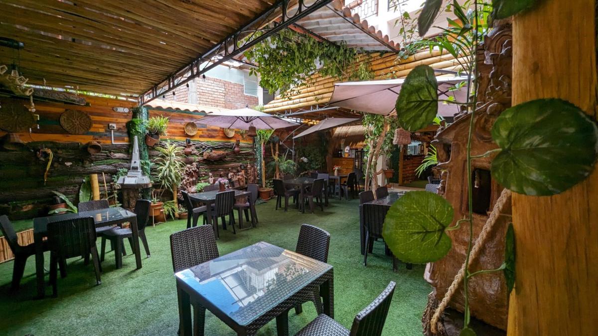restaurant