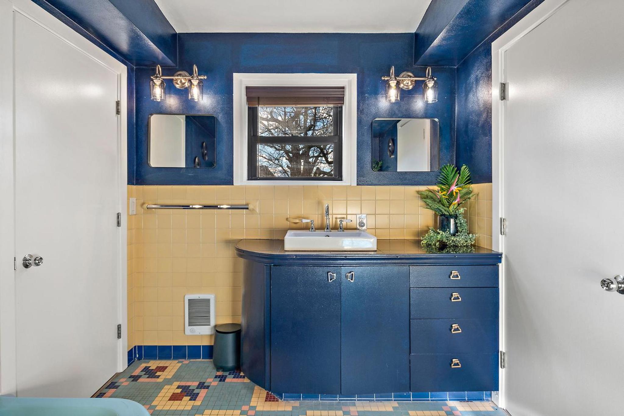 18 bd w Indoor Pool Hottub & Sauna - Mystery Room