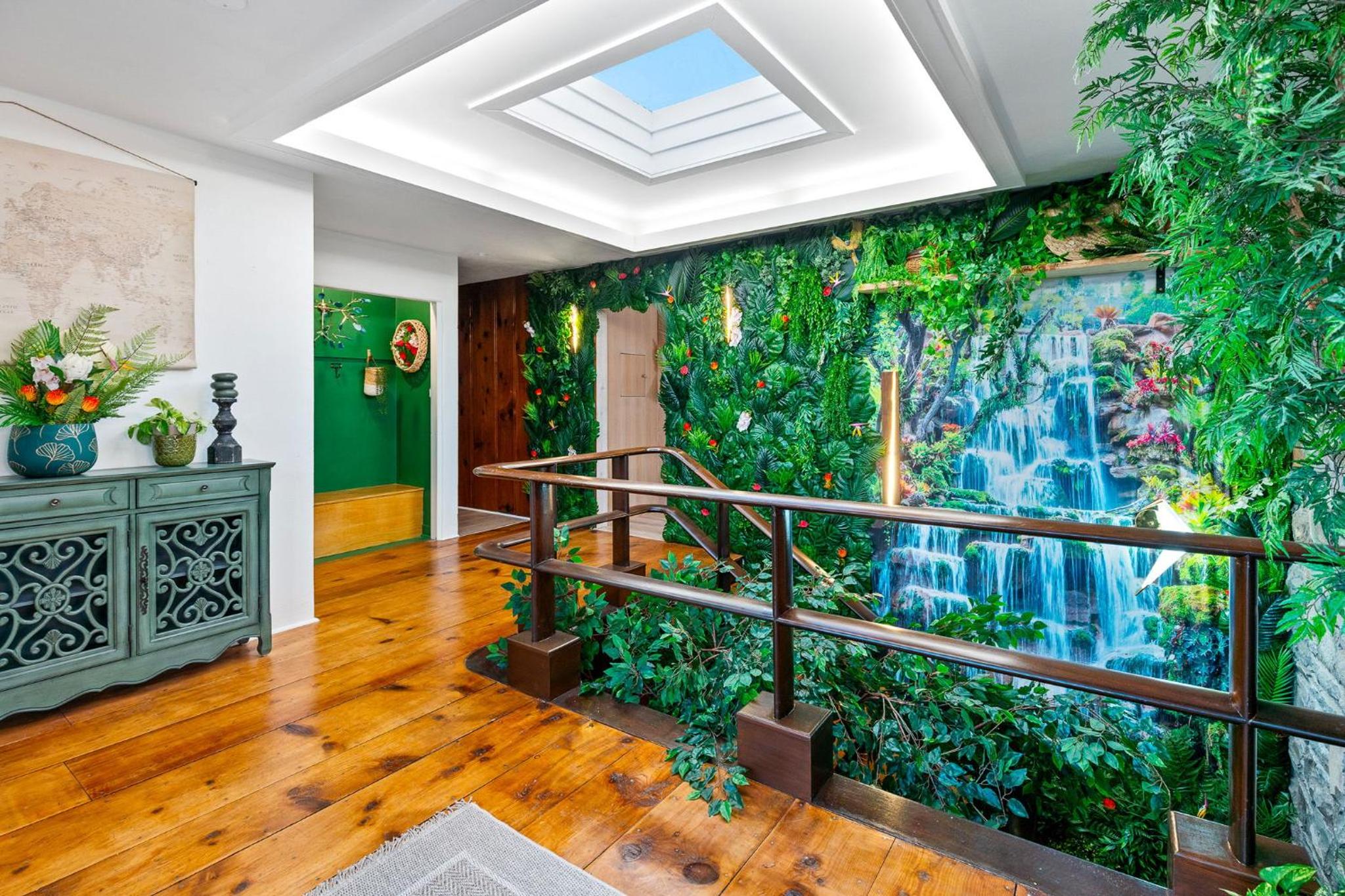 18 bd w Indoor Pool Hottub & Sauna - Mystery Room