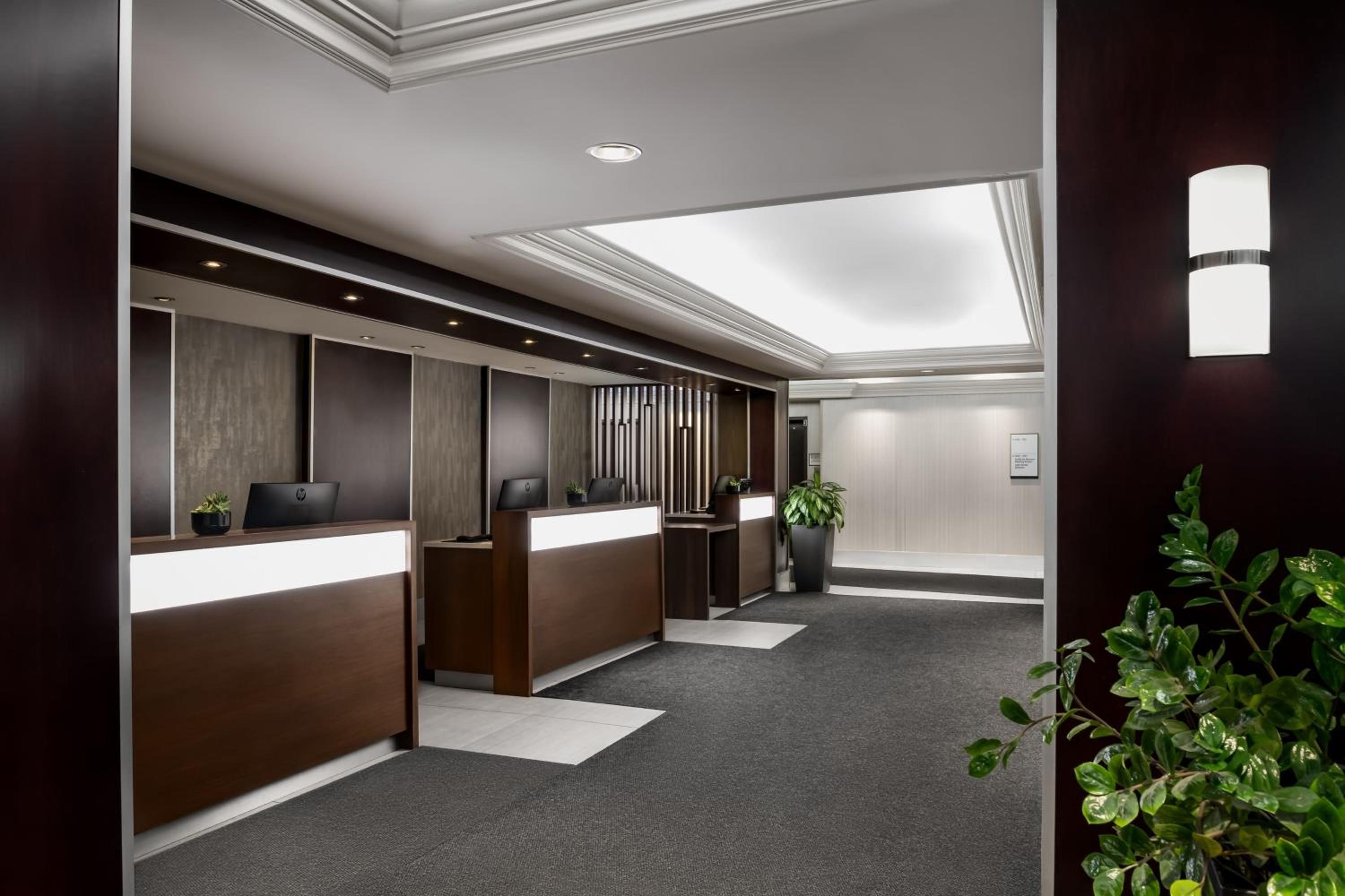 Sheraton Montreal Airport Hotel-2