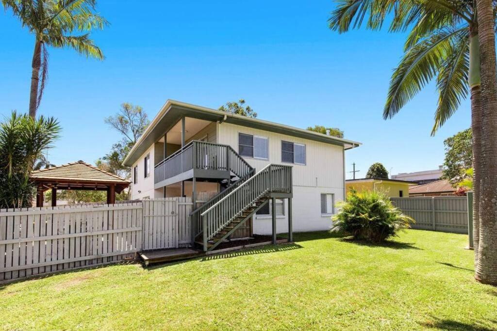 Charming 5-Bed Coastal Escape in Maroochydore