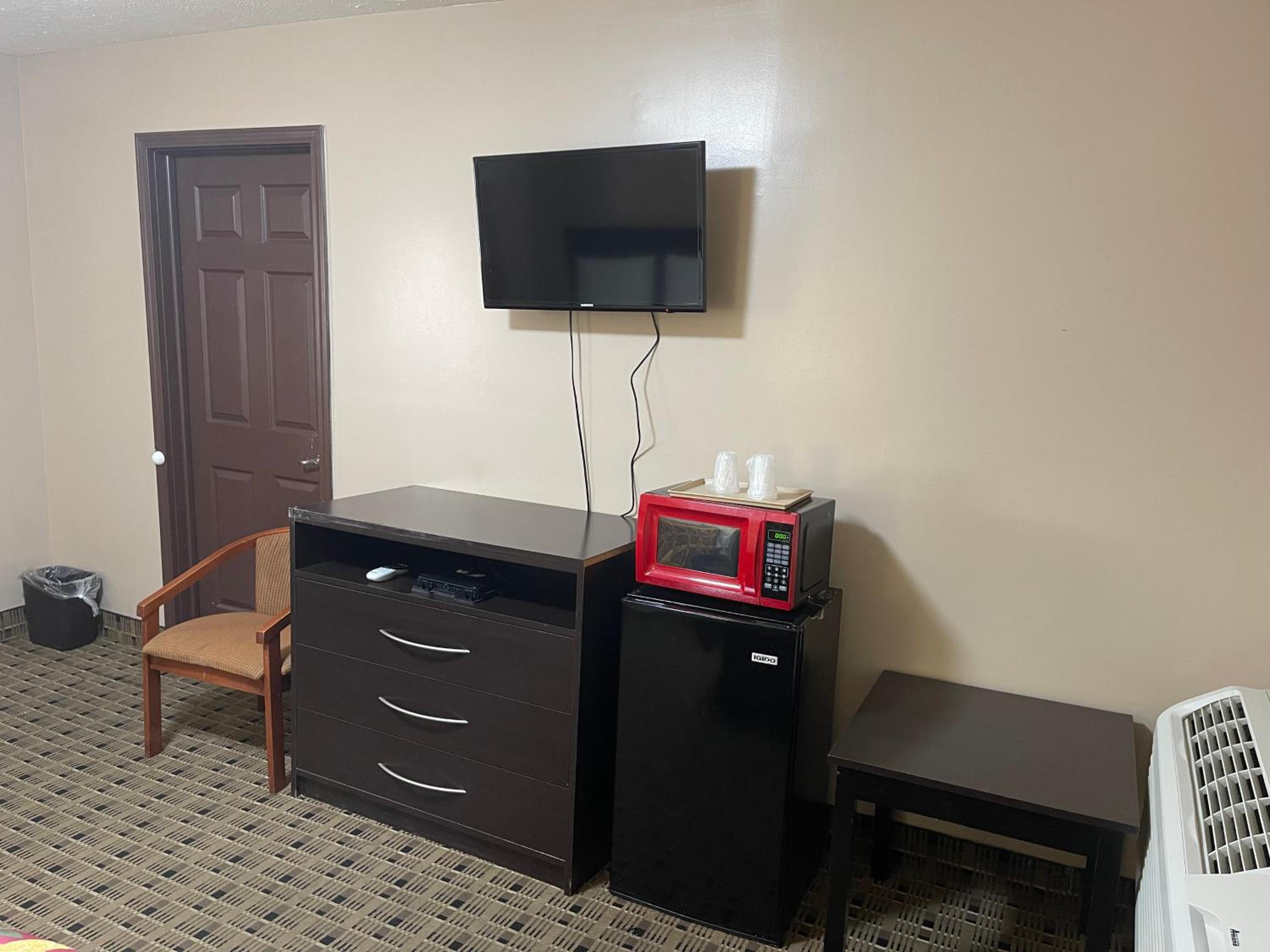 Economy Inn & Suites