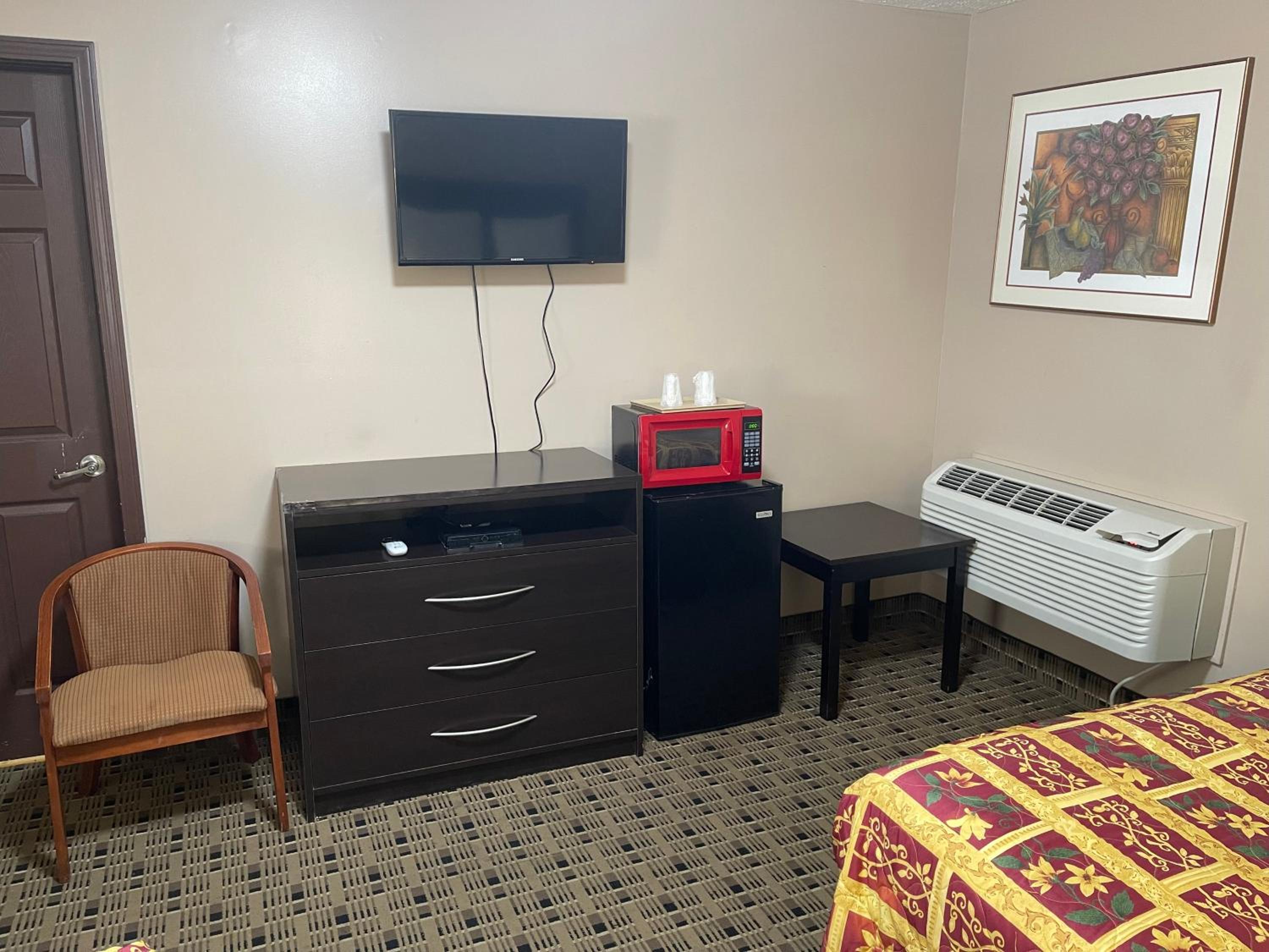 Economy Inn & Suites