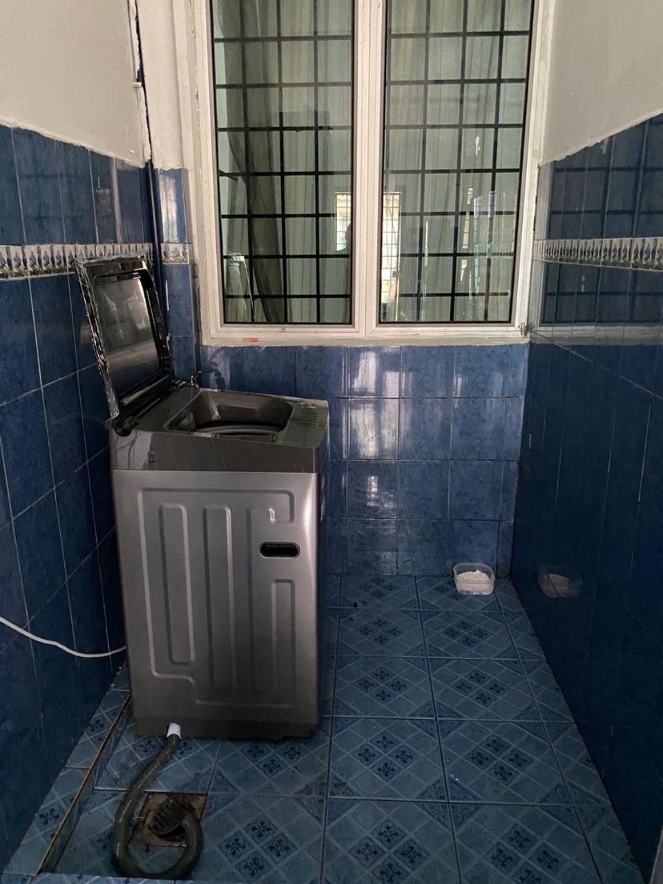 Nilai Bronizam Homestay photo 8