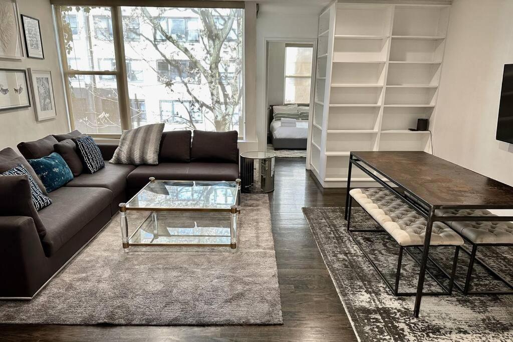 Private Townhome near UN