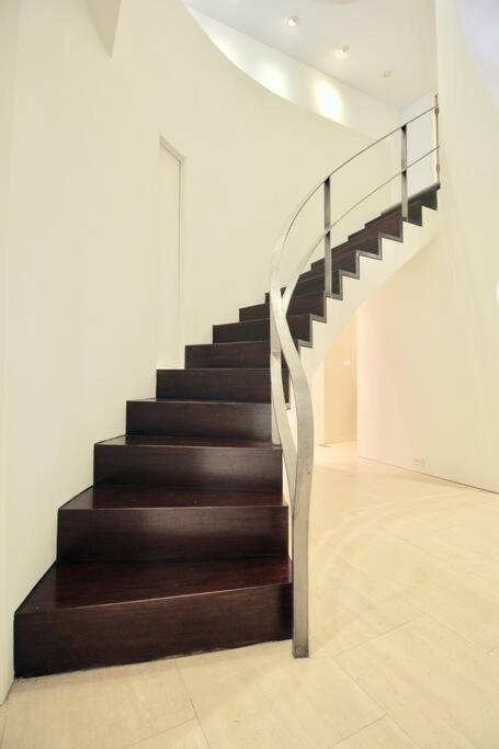 Private Townhome near UN